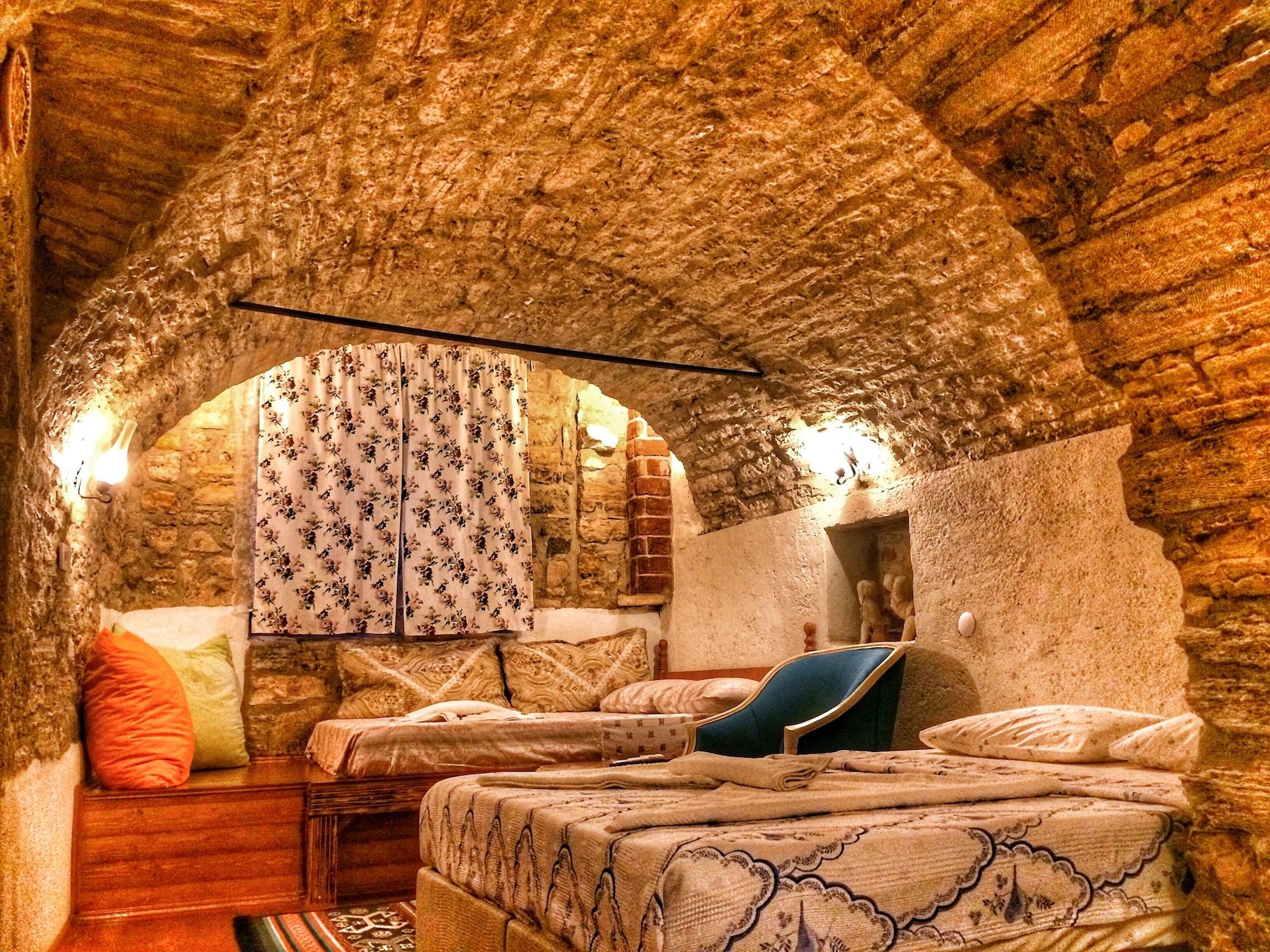 Varios Parmis Boutique House