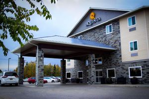 Alojamiento - La Quinta Inn & Suites by Wyndham Fairbanks Airport