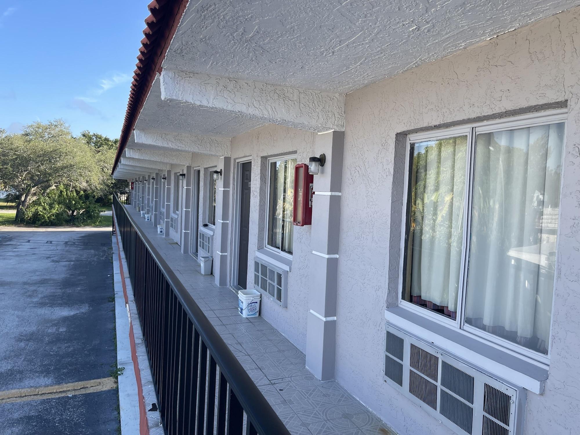 Vista Exterior Clearwater Inn