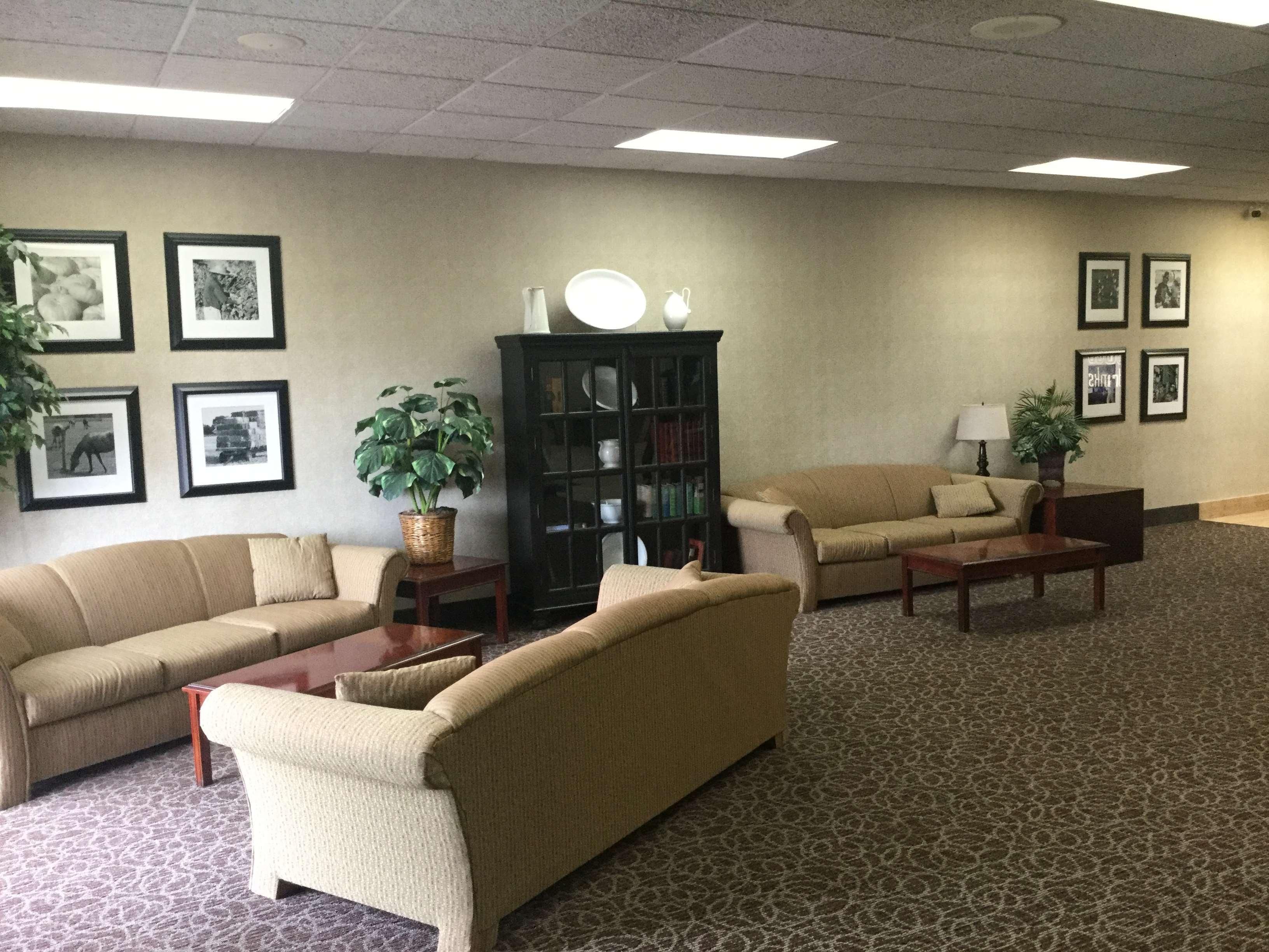 Vista Lobby Baymont By Wyndham Michigan City