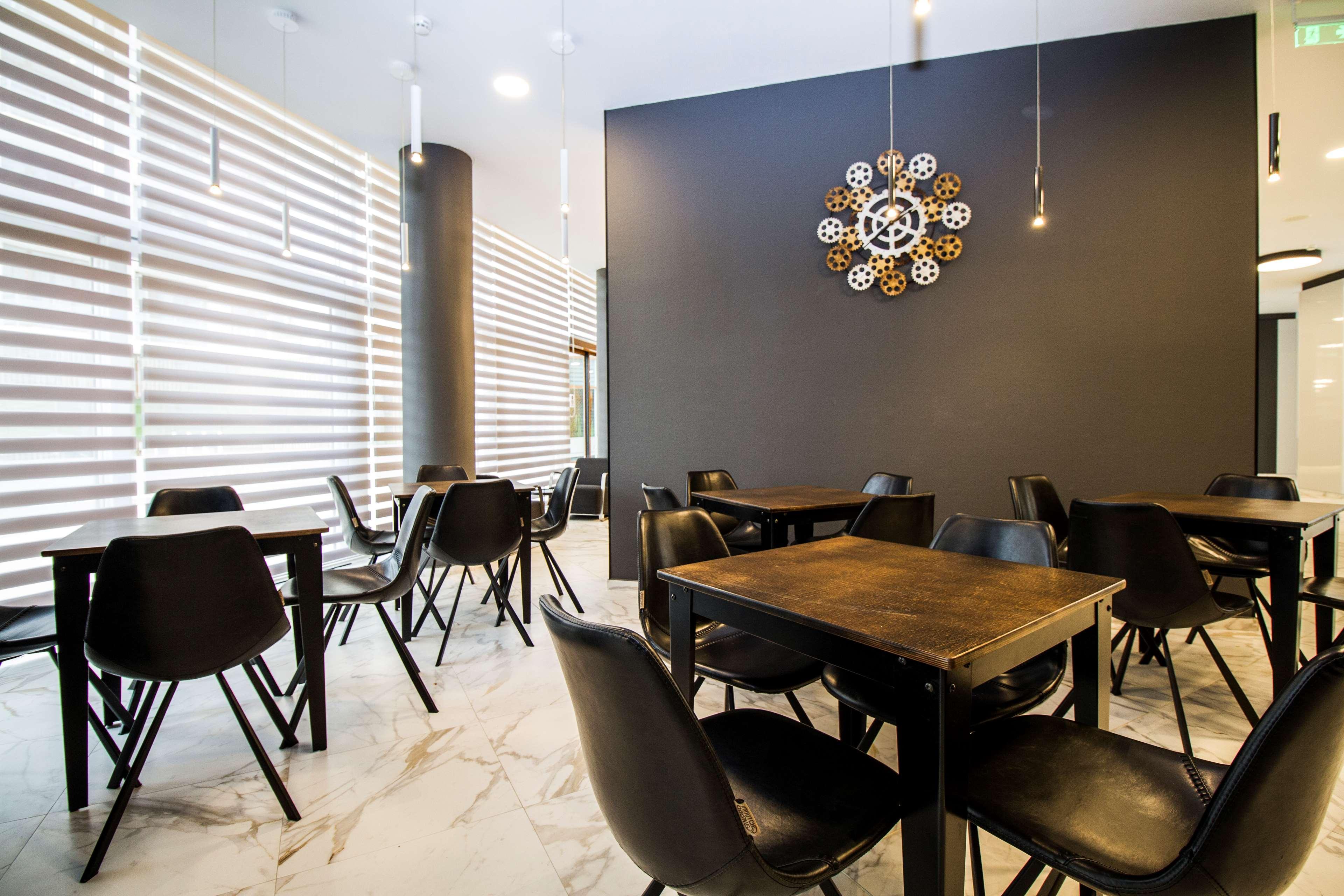 Bar/Salón Best Western Plus Premium Inn