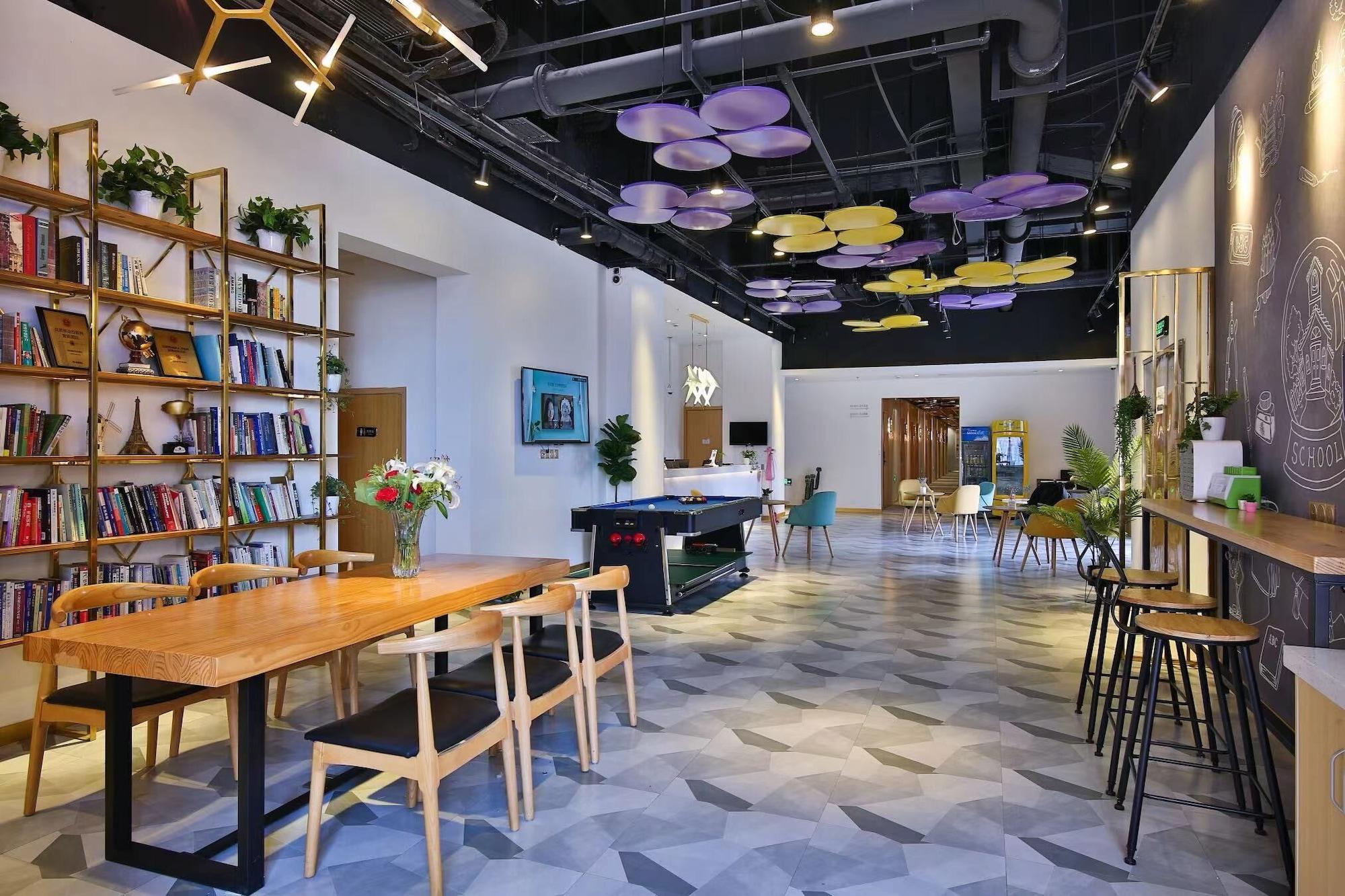 Varios Shanghai Pengpai Art Youth Hotel