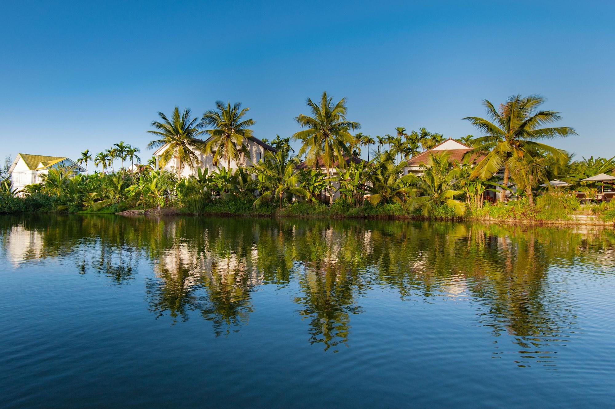 Varios Luna Villa Homestay