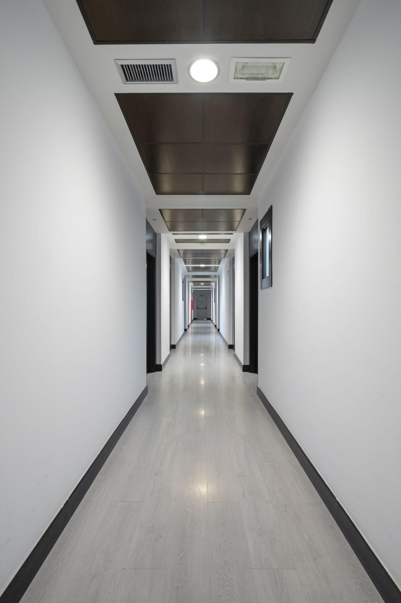 Varios Hotel Route 42