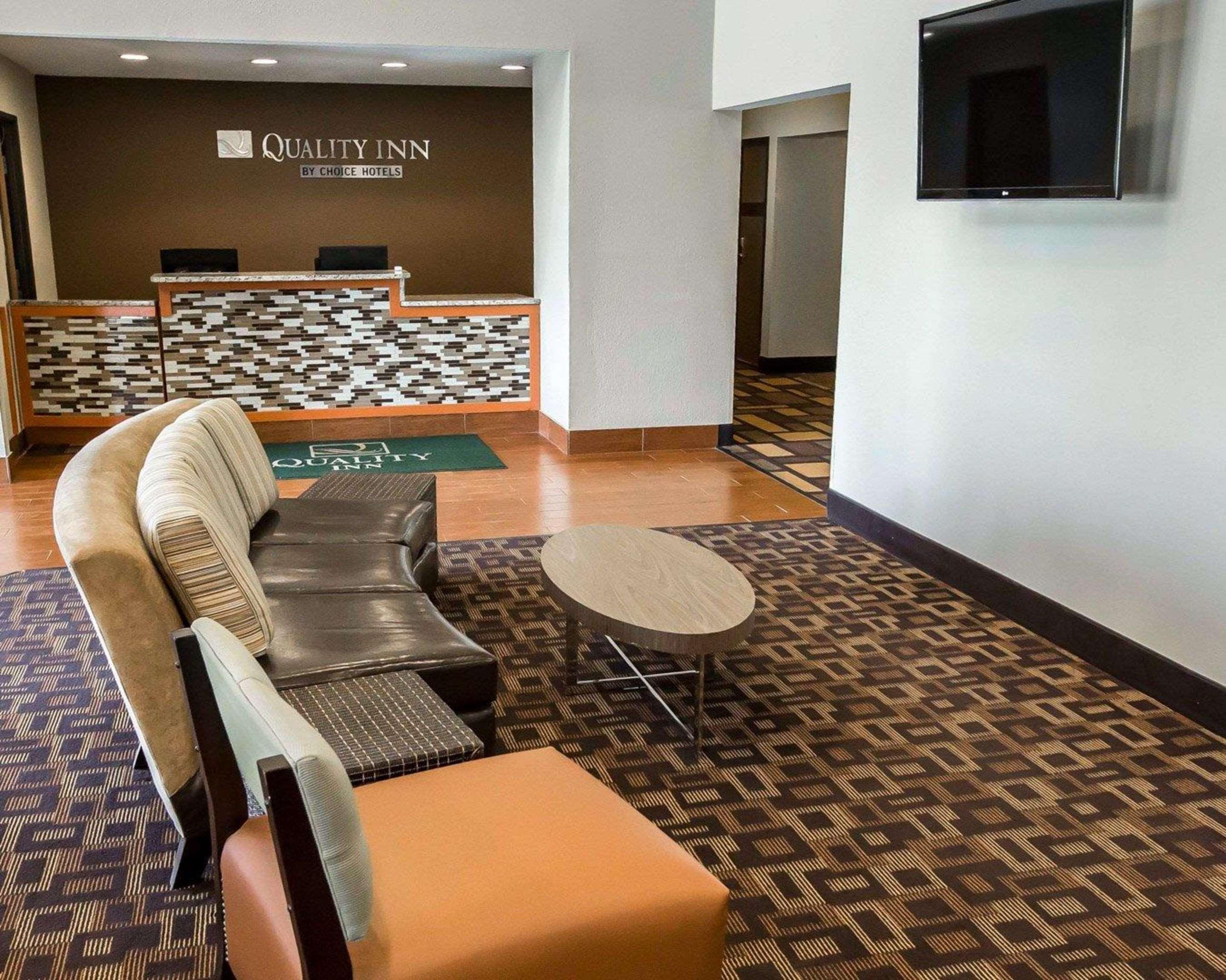 Vista Lobby Quality Inn Chesterton near Indiana Dunes National Park I-94