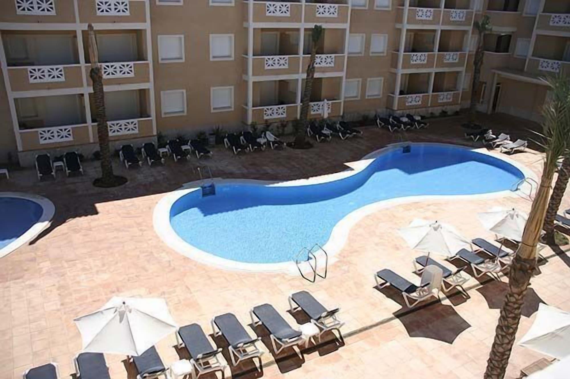 Vista Piscina Apartamentos Las Dunas