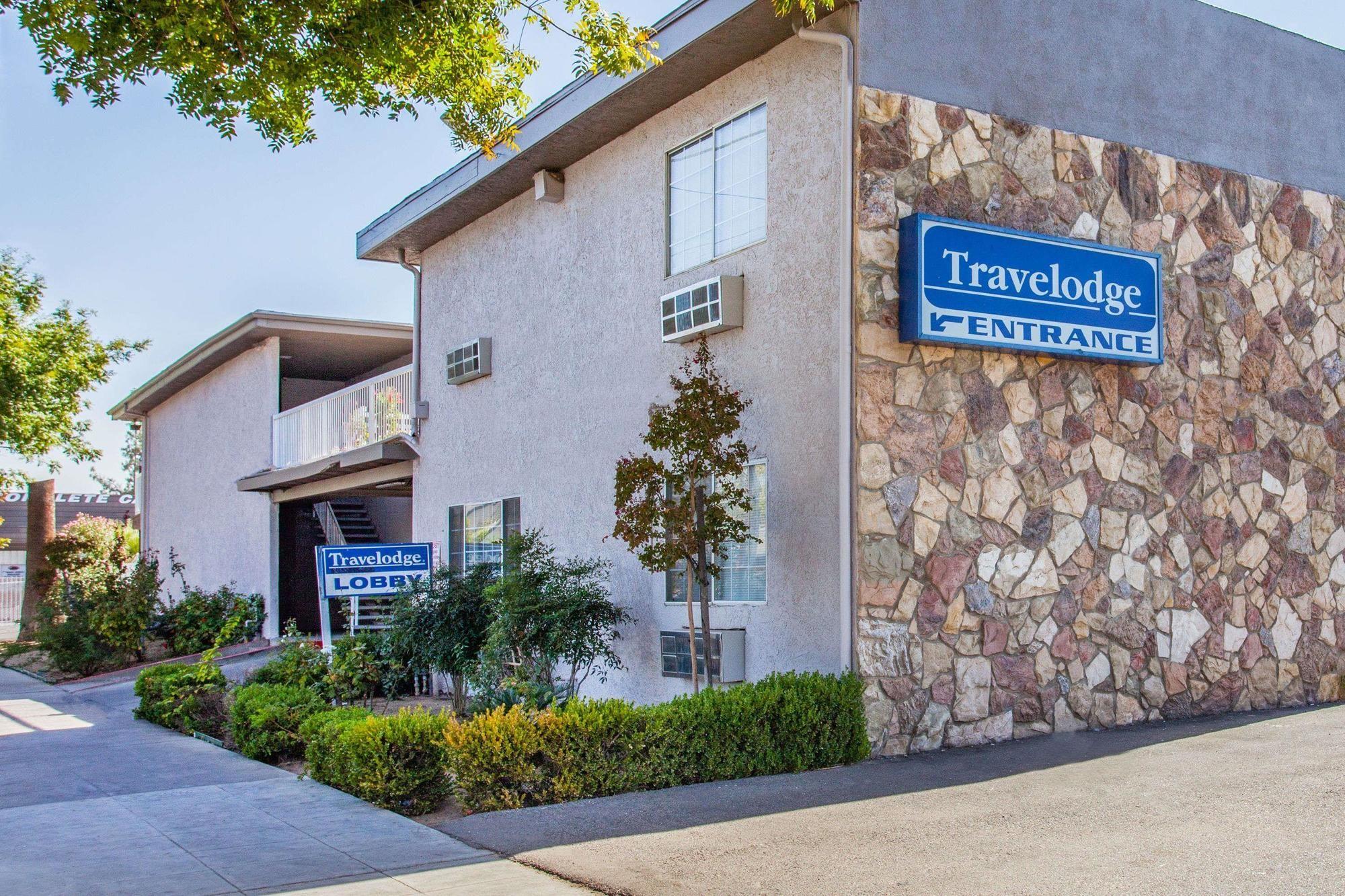 Vista Exterior Travelodge by Wyndham Fresno Yosemite Area