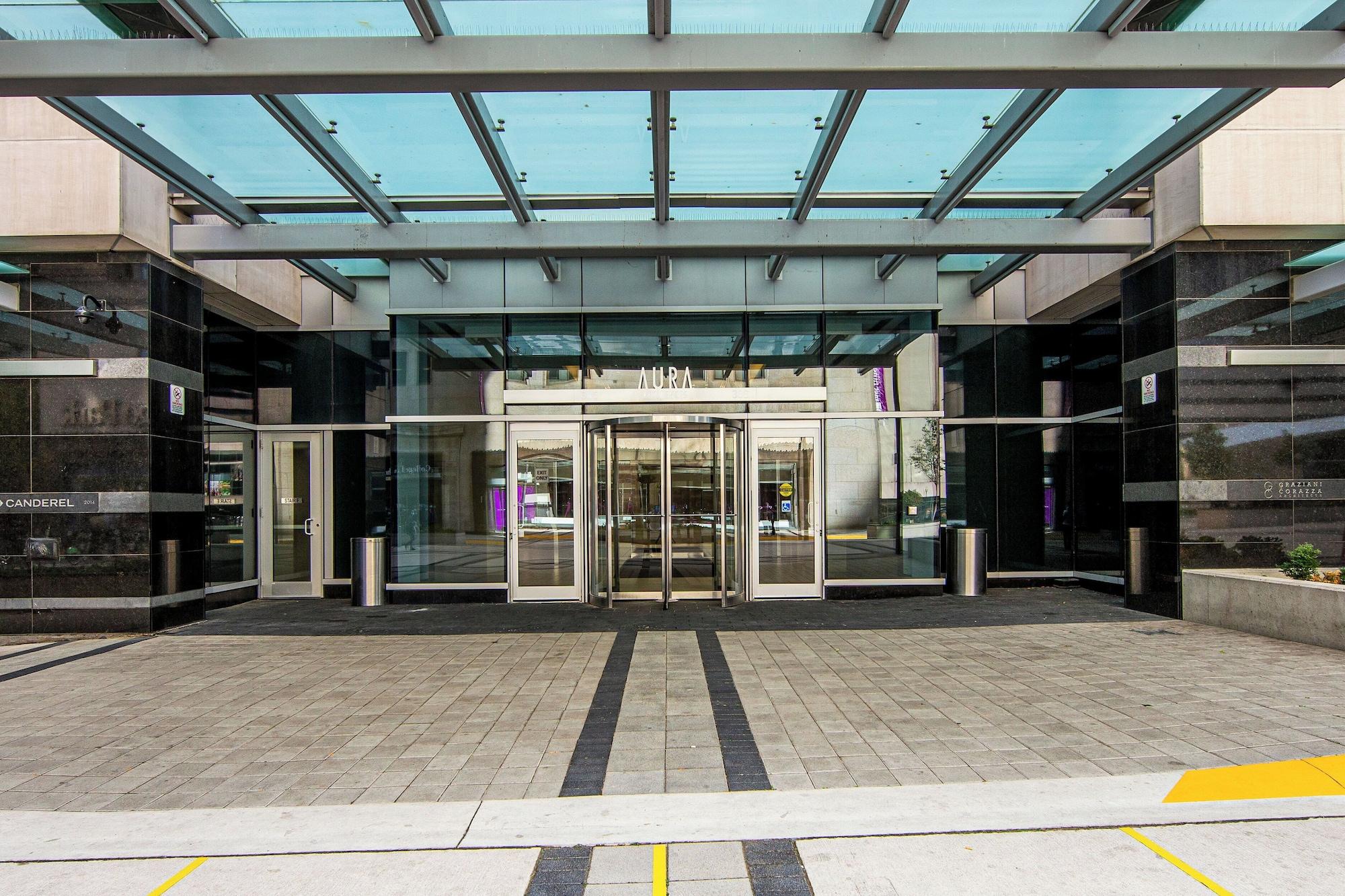 Vista Exterior Canada Suites on Bay