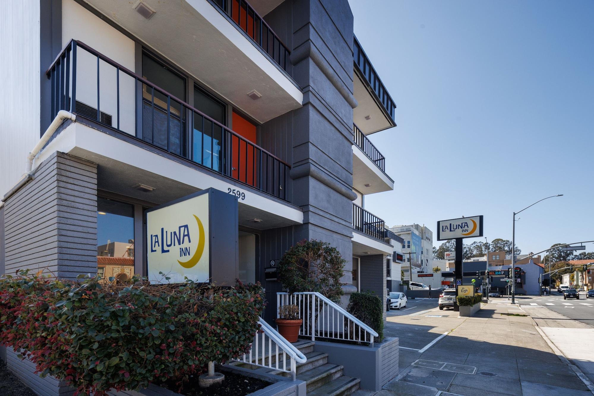 Vista Exterior La Luna Inn, an Ascend Collection Hotel