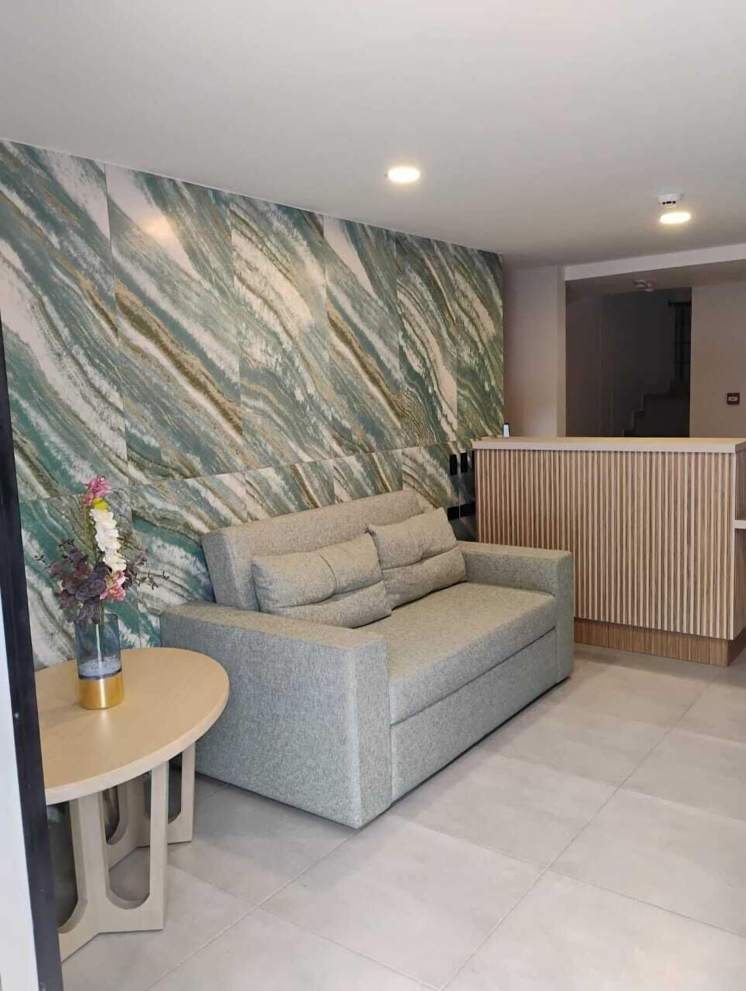 Vista Lobby Hotel HVD Inn Cabecera