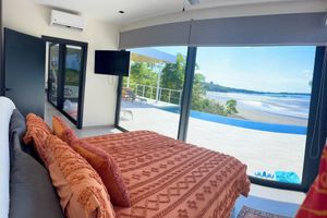 Alquiler Vacacional - Escape to your oceanfront retreat: Sea La Vie!
