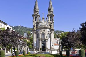 Actividad - Tour por Guimarães con entradas + Cata de vinos