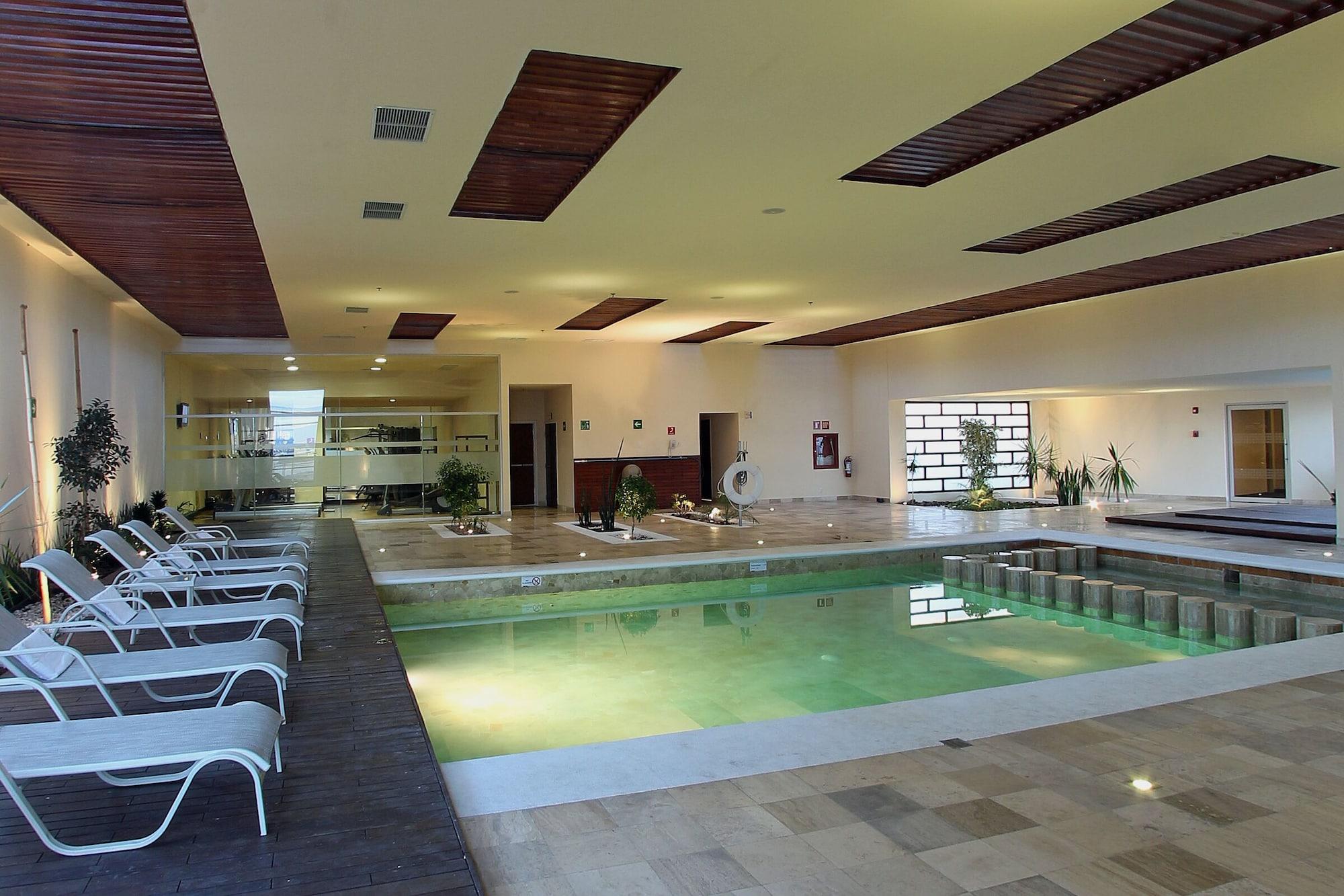 Vista Piscina Hotel Opus Grand Toluca Aeropuerto
