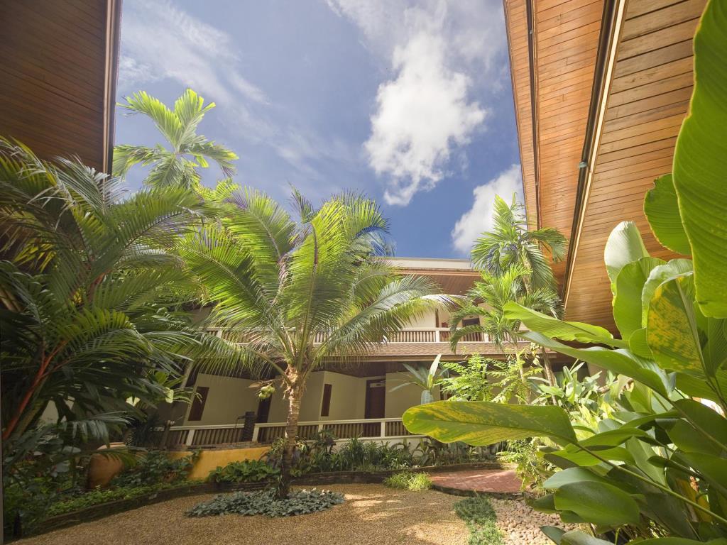 Vista Exterior Thai House Beach Resort