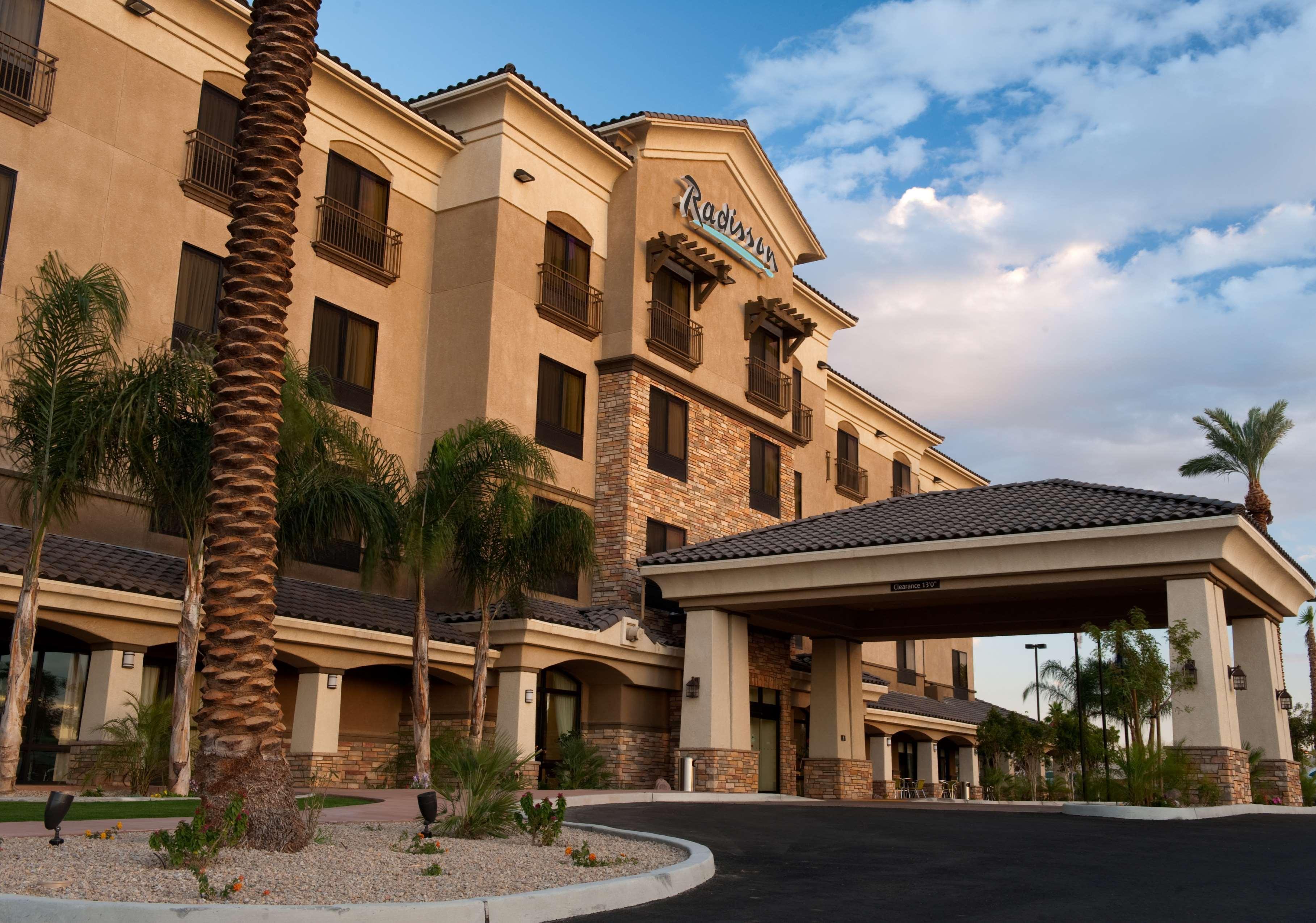Vista Exterior Radisson Hotel Yuma