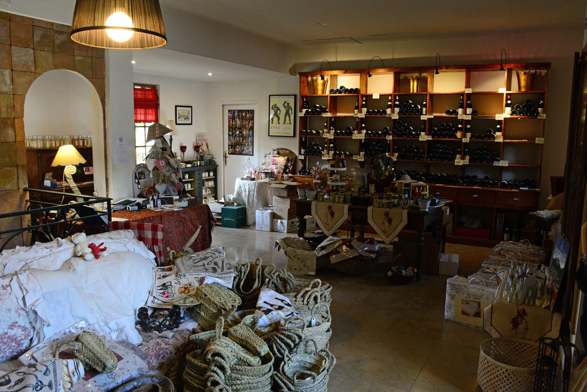 Vista Lobby Les Demoiselles