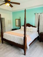 Alquiler Vacacional - Cheerful 4 Bed, 3 Bath Home with Screened Pool