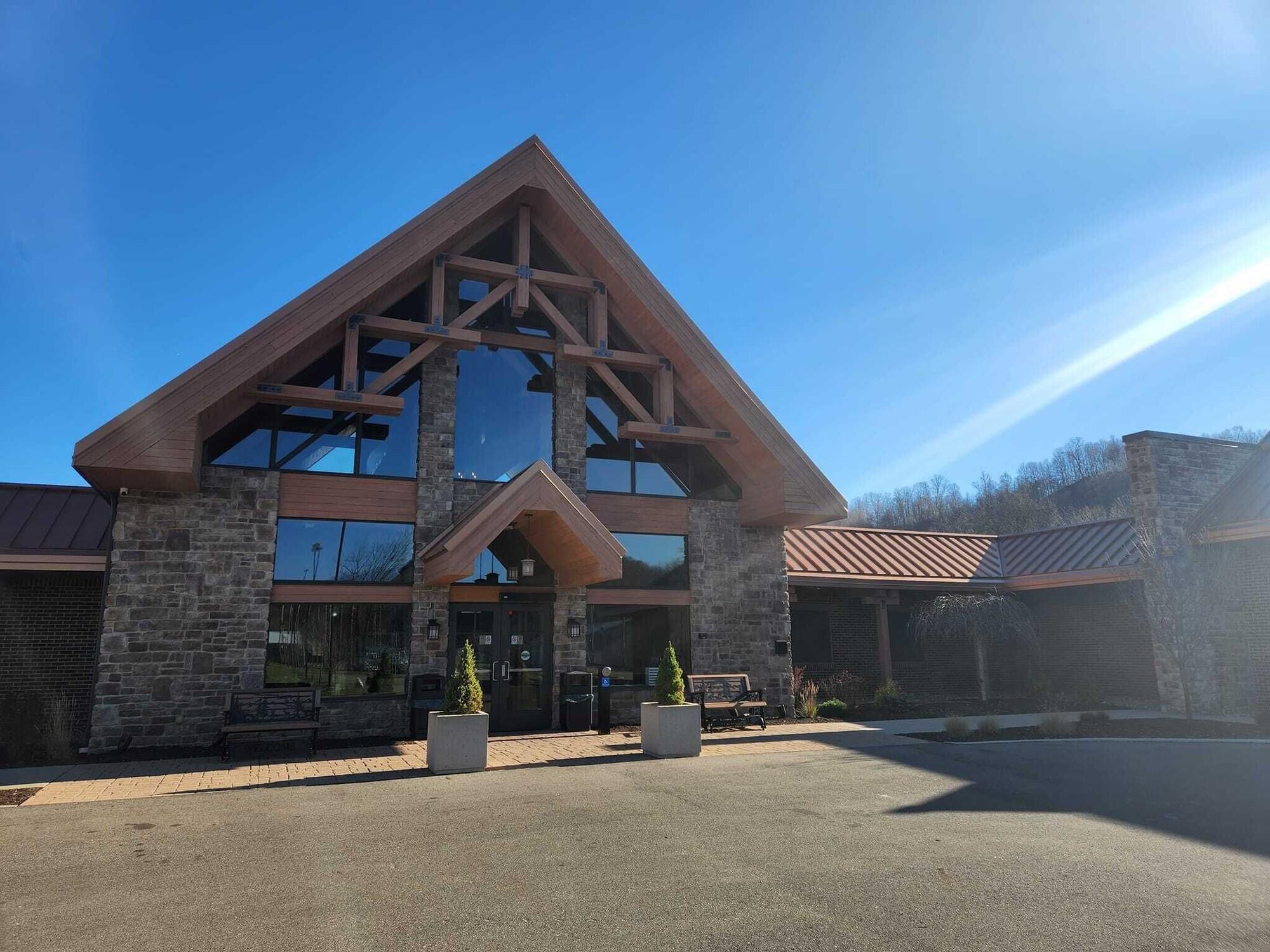 Varios The Lodge at Hocking College