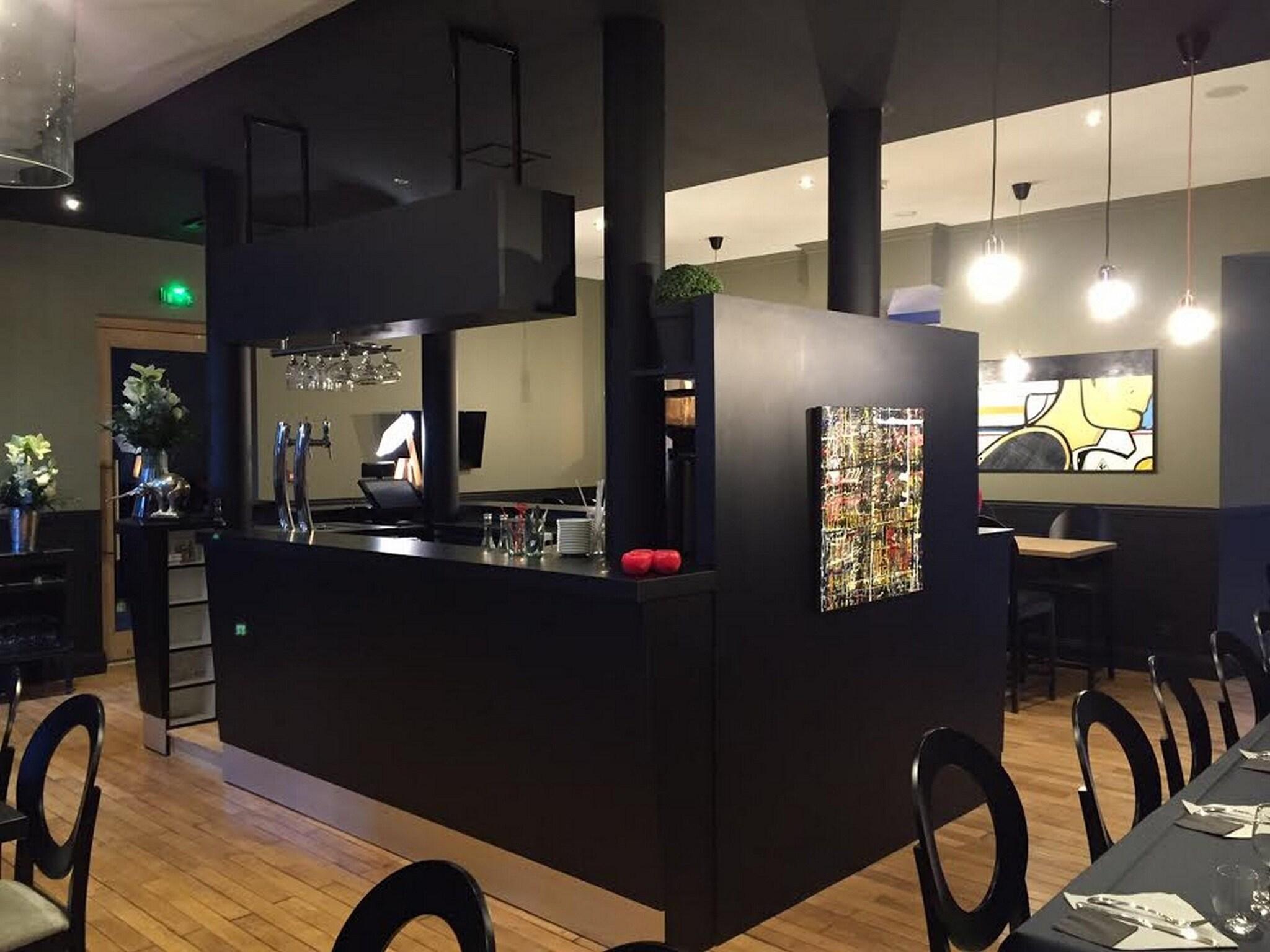Bar/Salón Grand Hôtel Brive