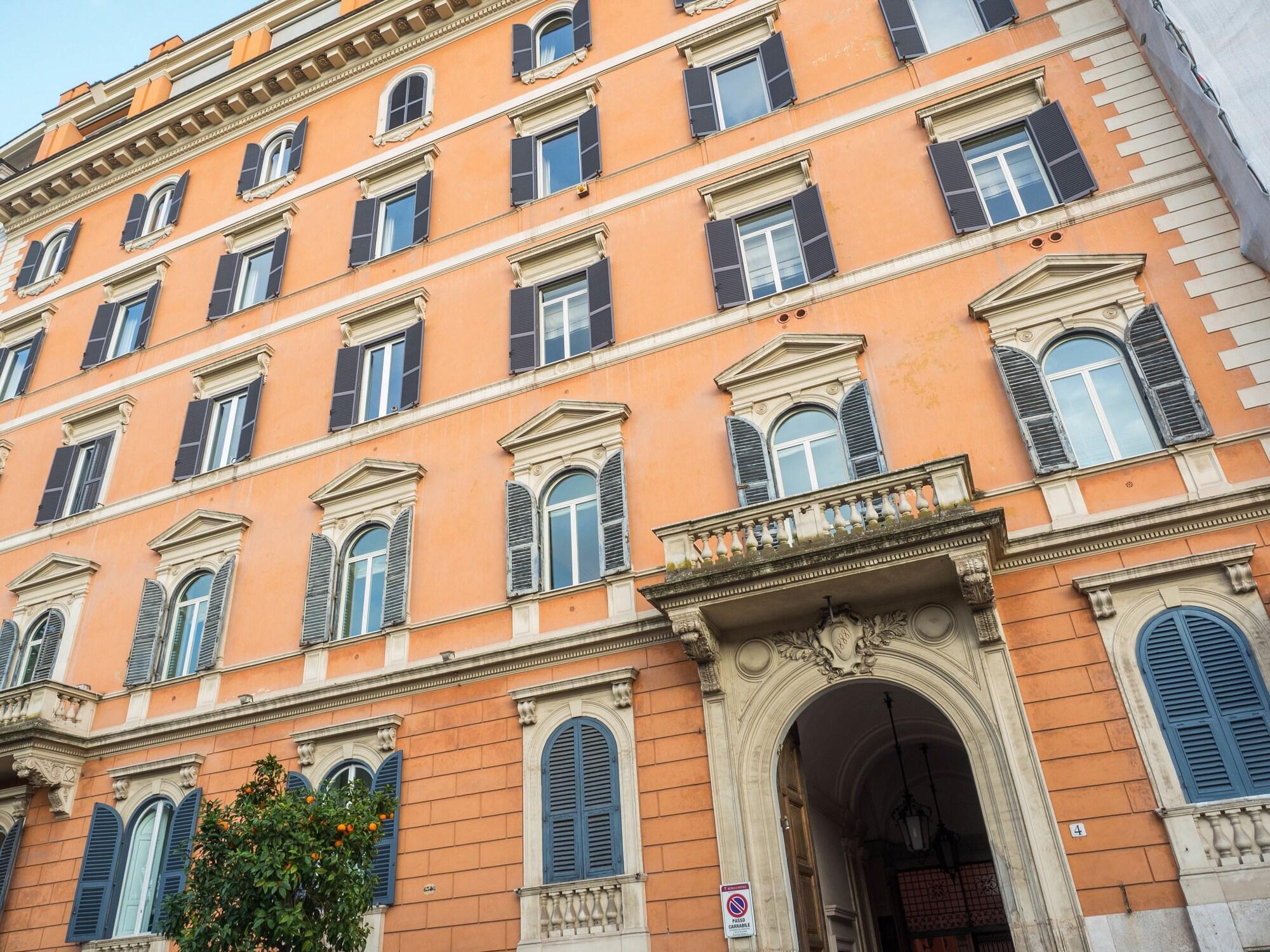 Vista Exterior Operà Suites Roma