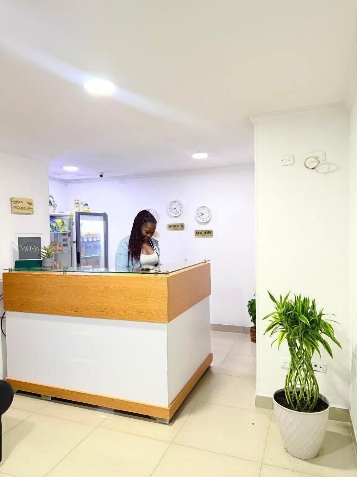 Vista Lobby Hotel Mova