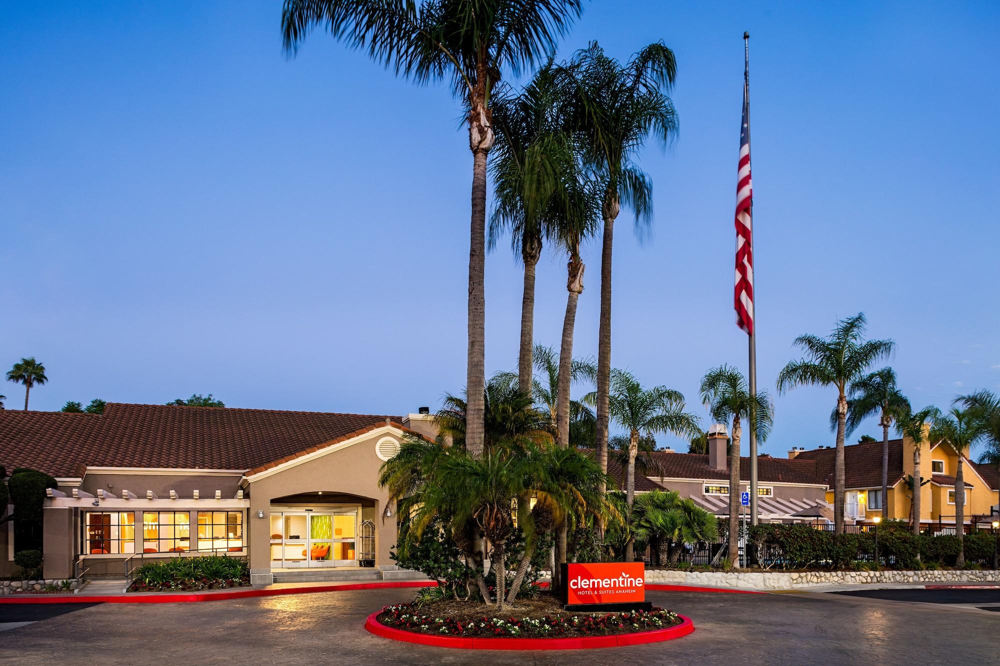 Vista Exterior Clementine Hotel & Suites Anaheim