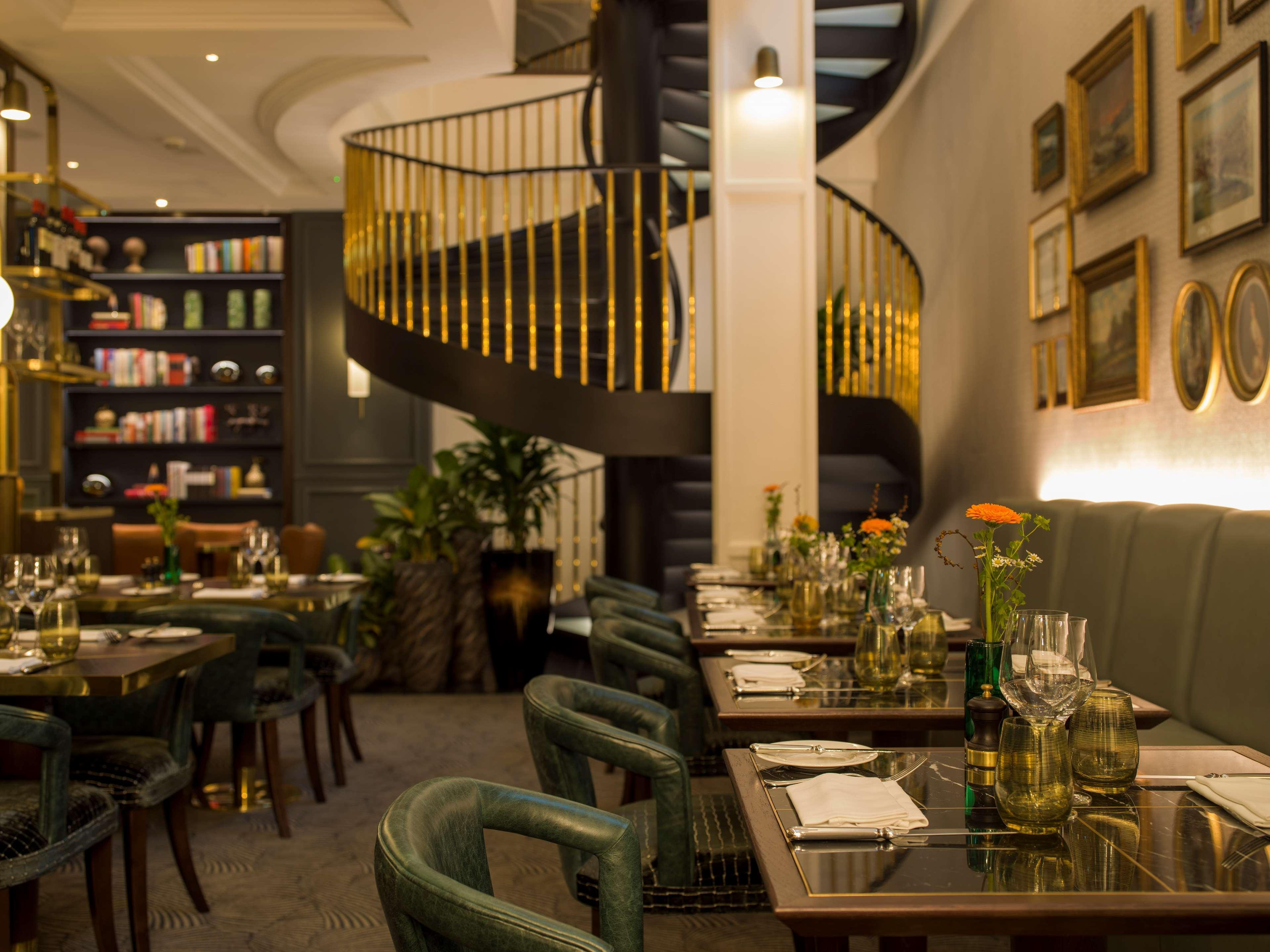 Restaurant The Guardsman Hotel and Residences
