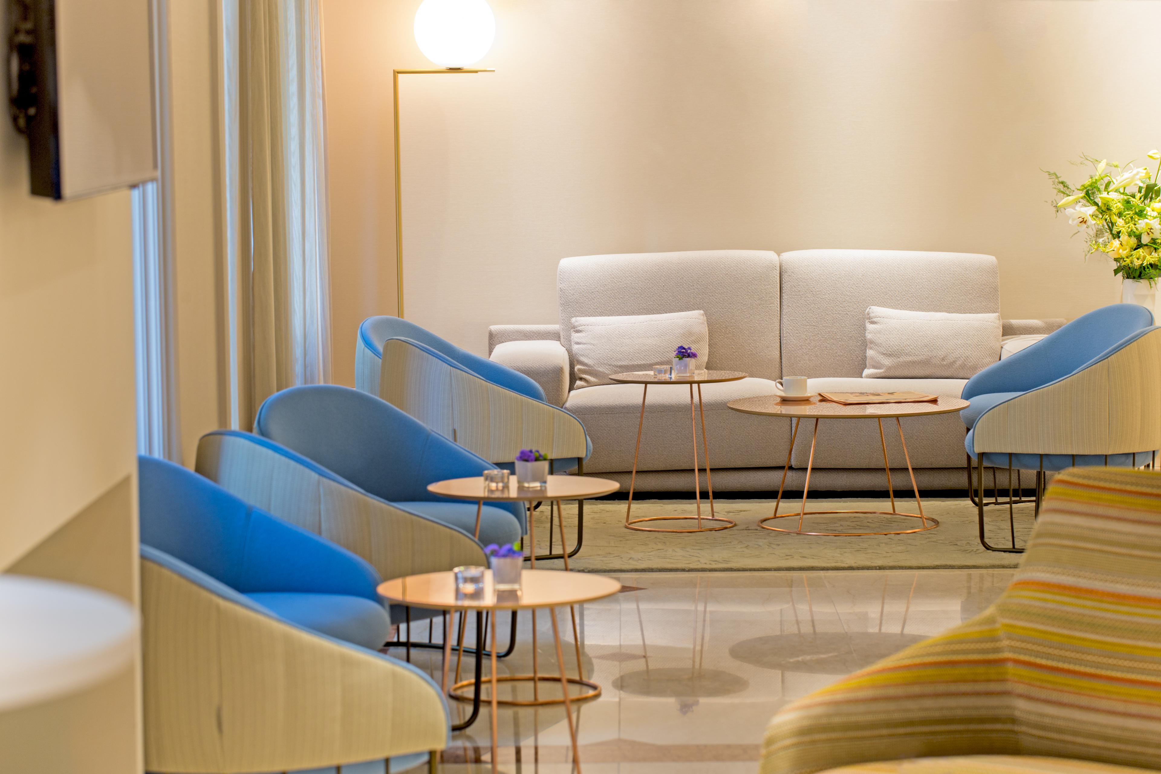 Vista Lobby Geneva by Fassbind