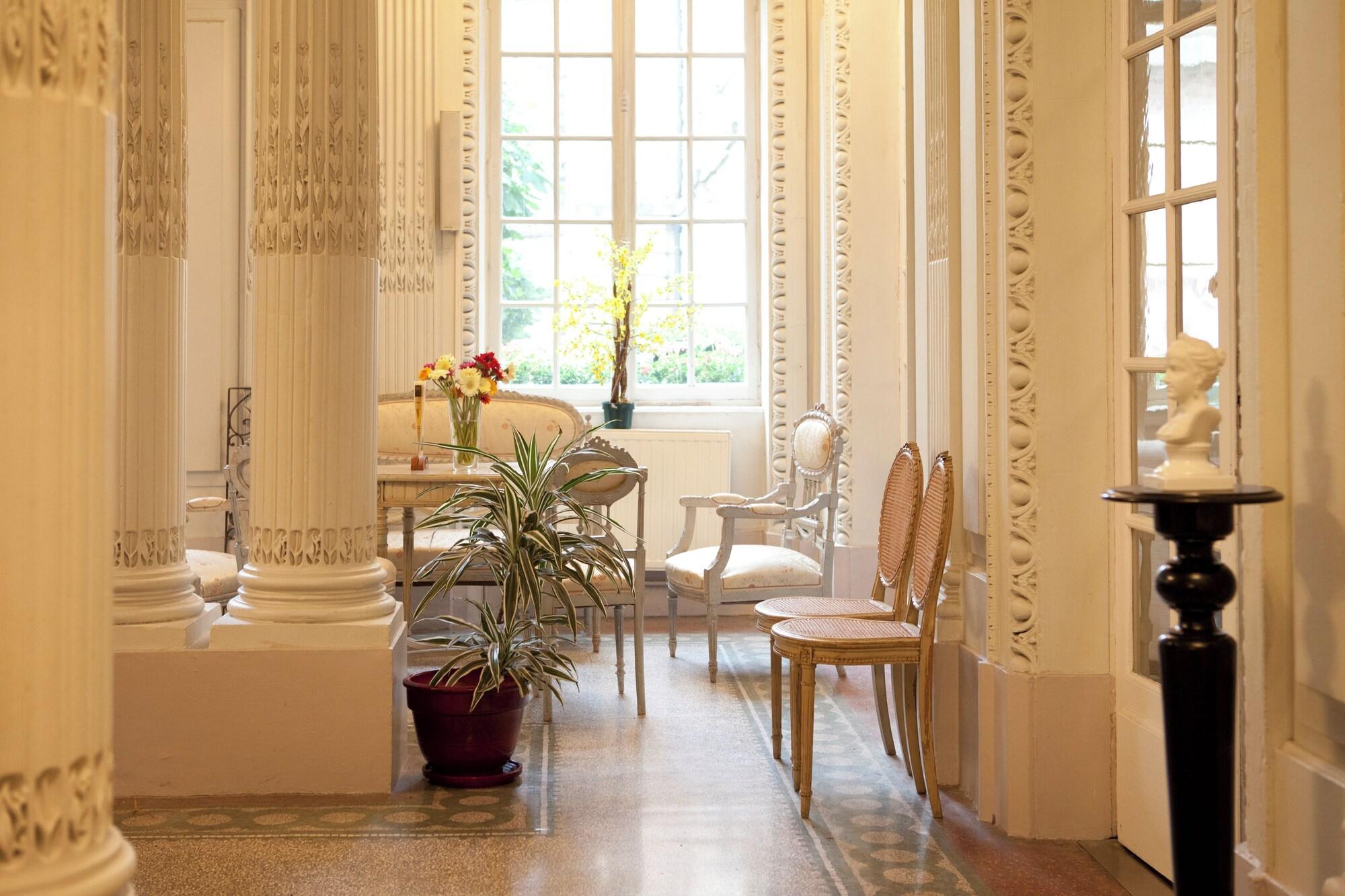Vista Lobby Le Grand Hotel