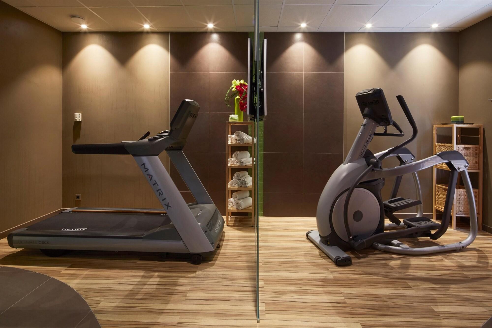 Gimnasio Campanile Roissy - Aéroport CDG - Le Mesnil Amelot