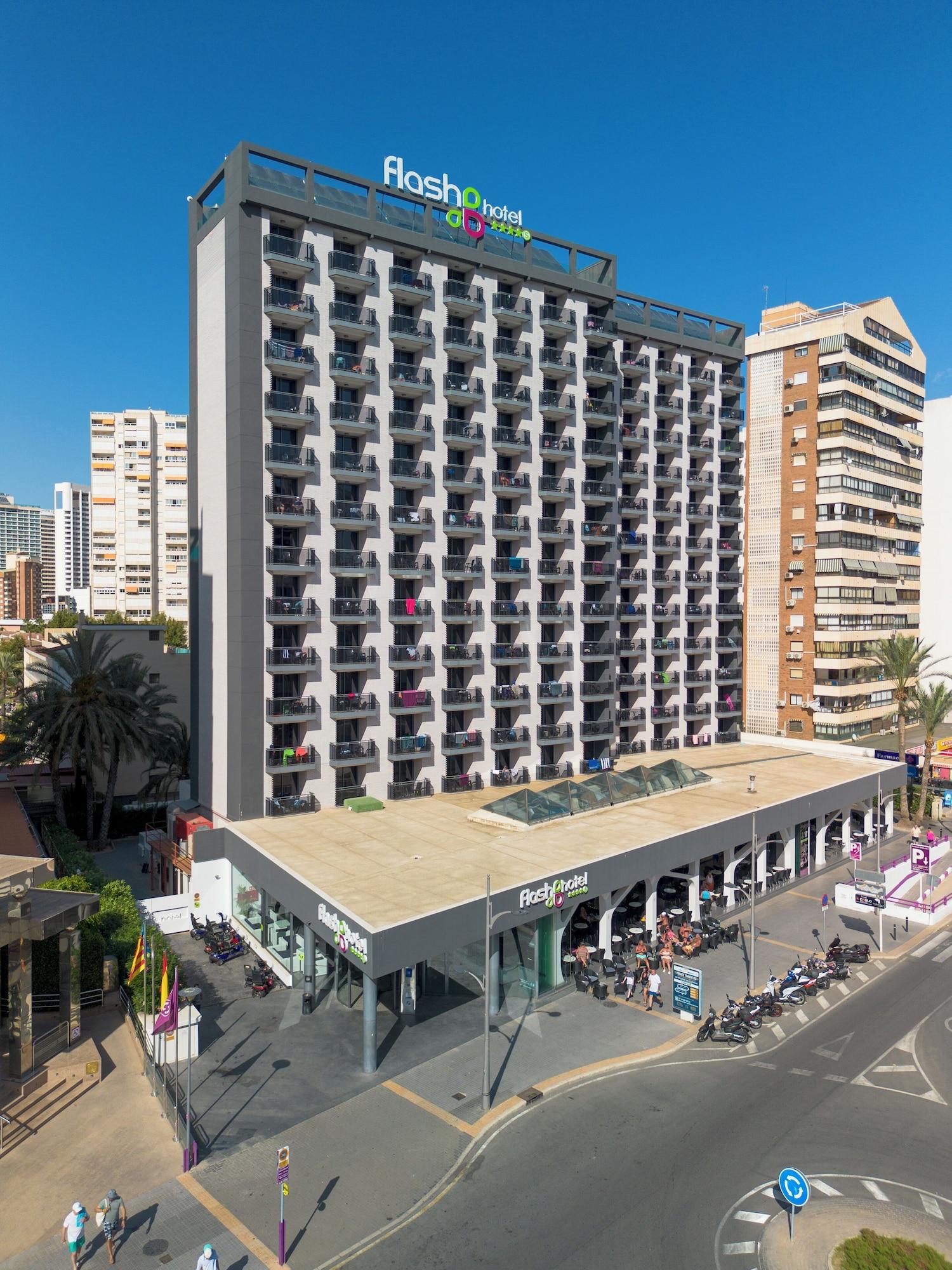 Vista Exterior Flash Hotel – Adults recommended