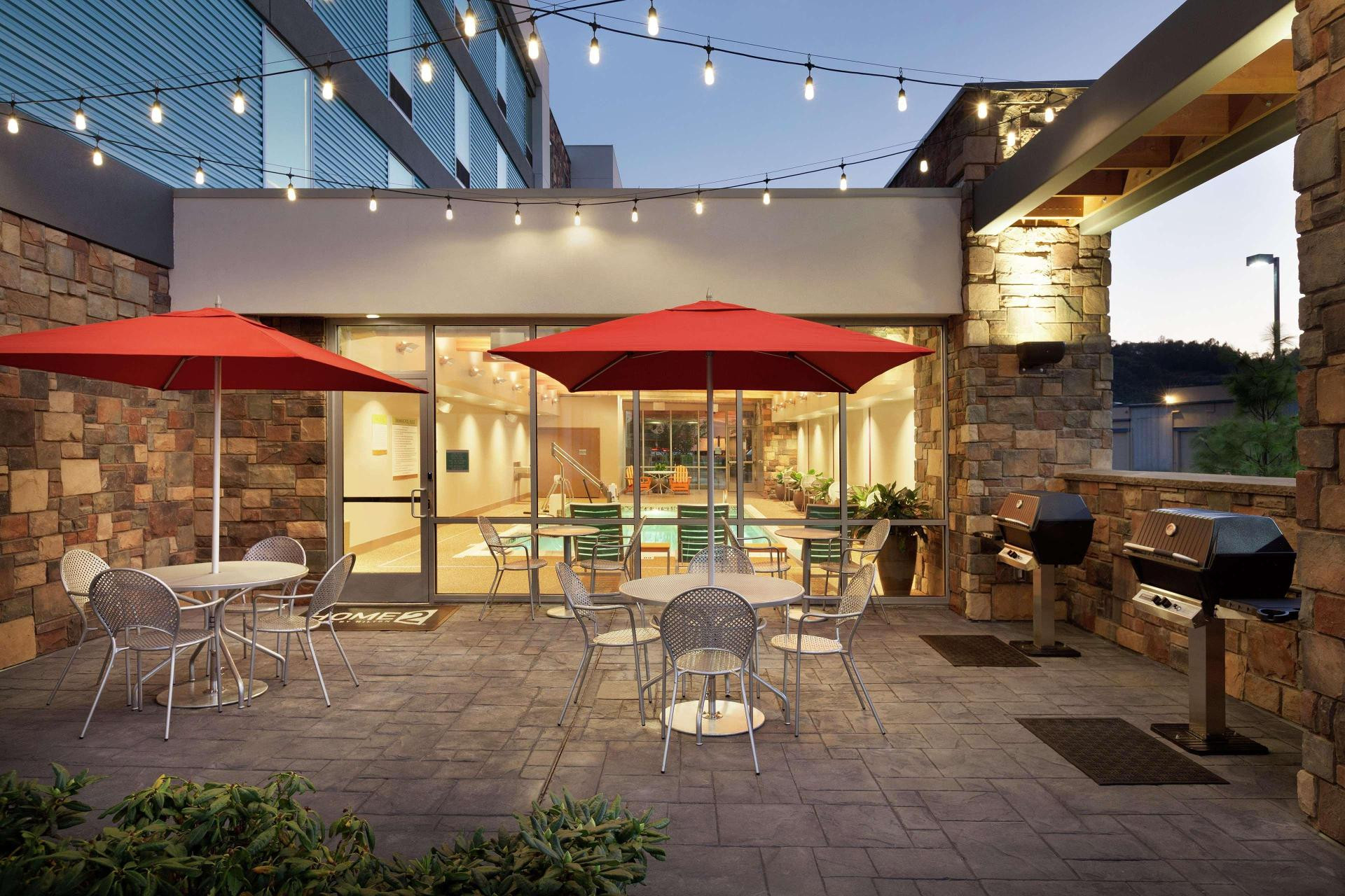Vista Piscina Home2 Suites by Hilton Seattle/Tukwila, WA