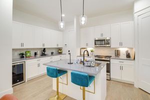 Arriendo temporal - Modern Houston Home w/ Yard, 3 Mi to Toyota Center