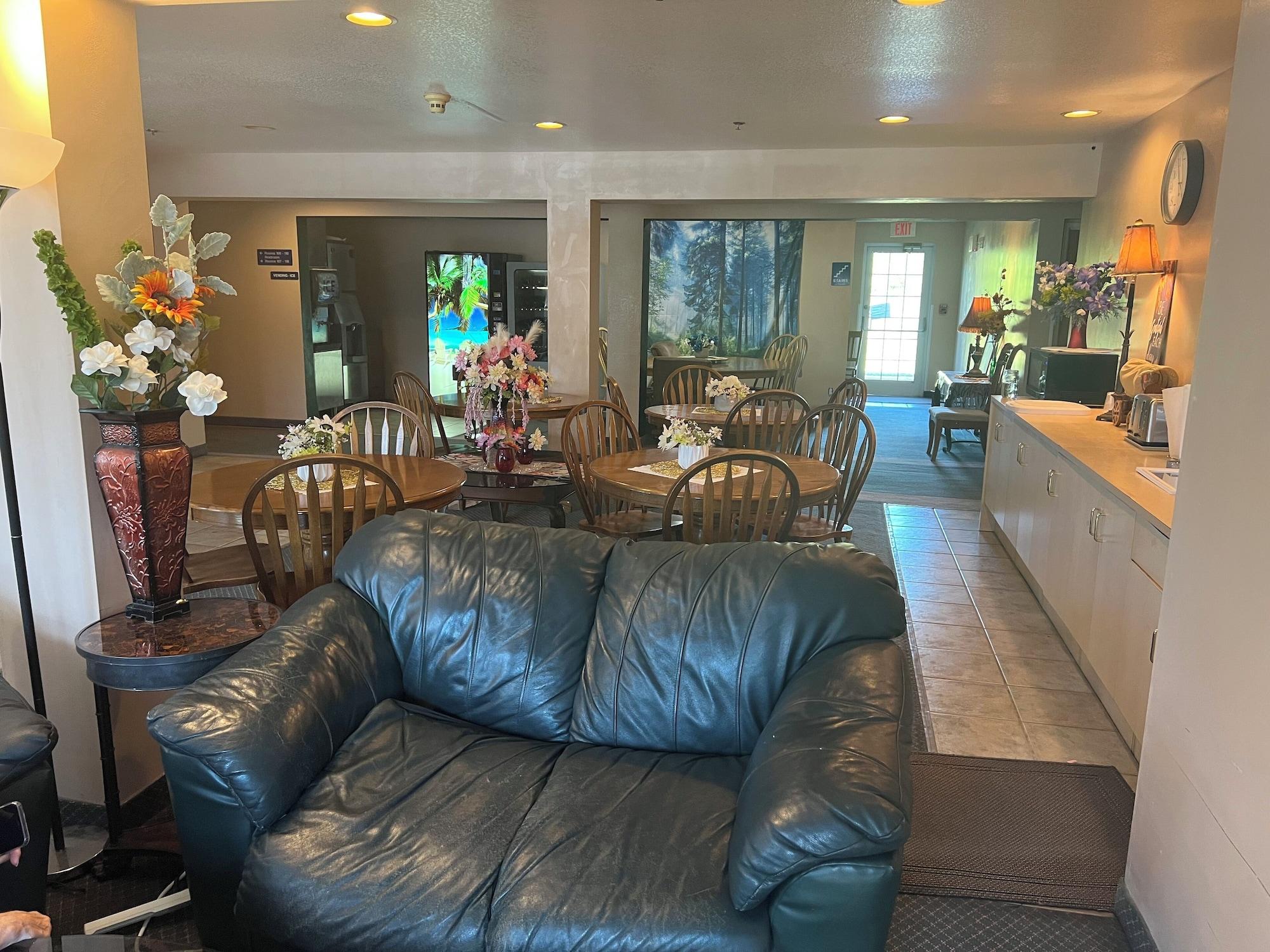 Vista Lobby Idabel Inn Hotel