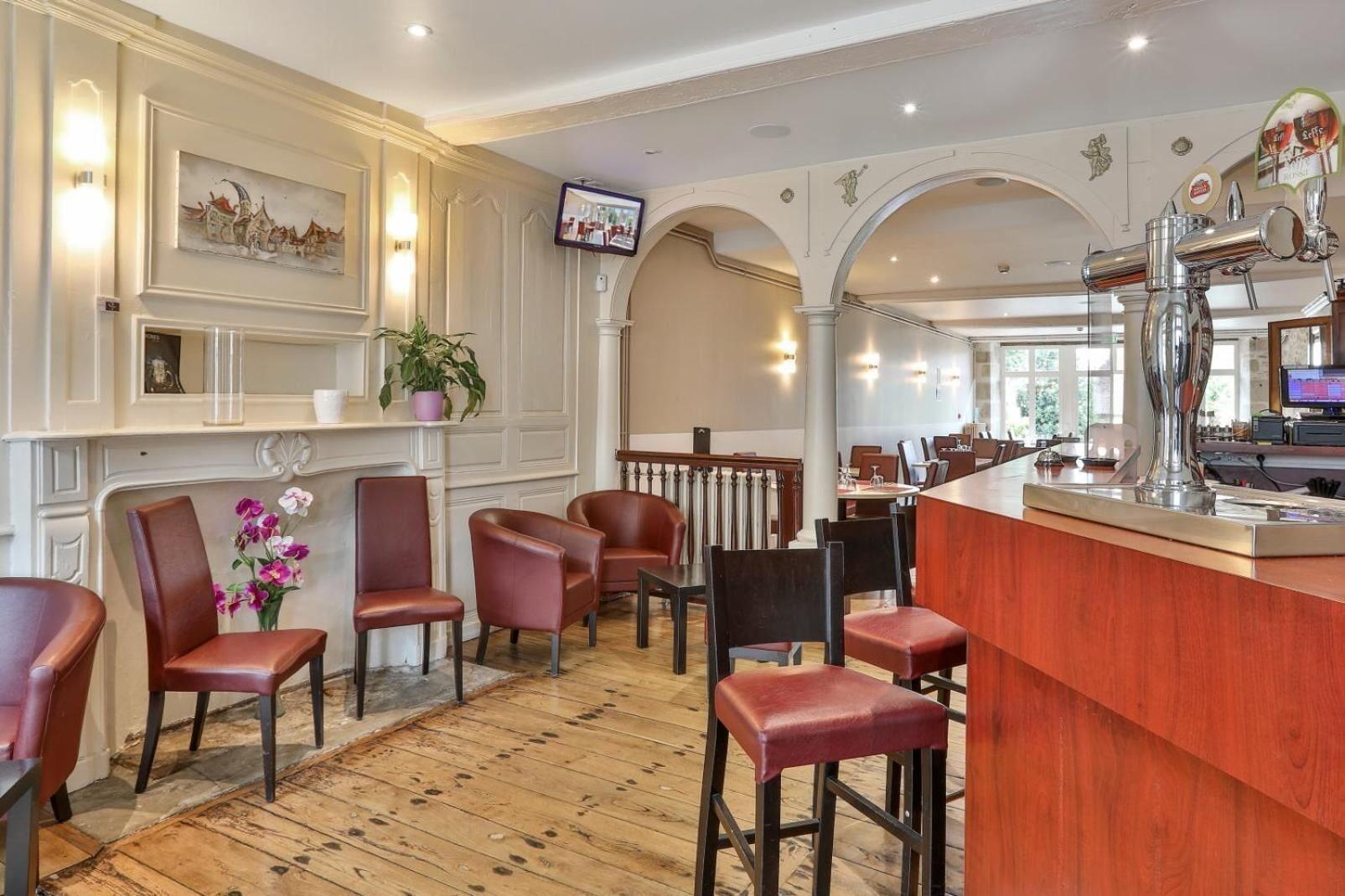 Bar/Salón Auberge Dupuytren