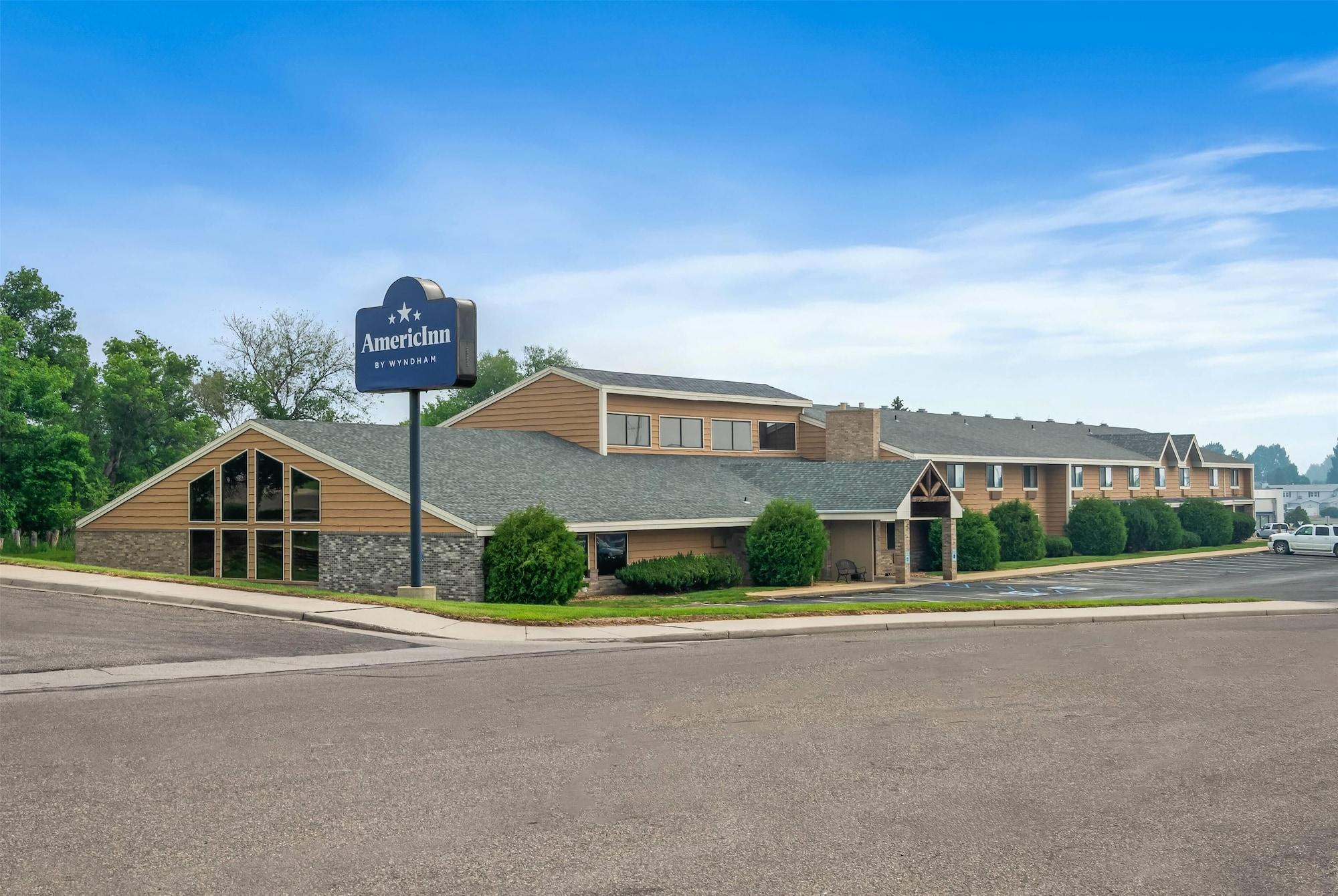 Vista Exterior AmericInn by Wyndham Dickinson