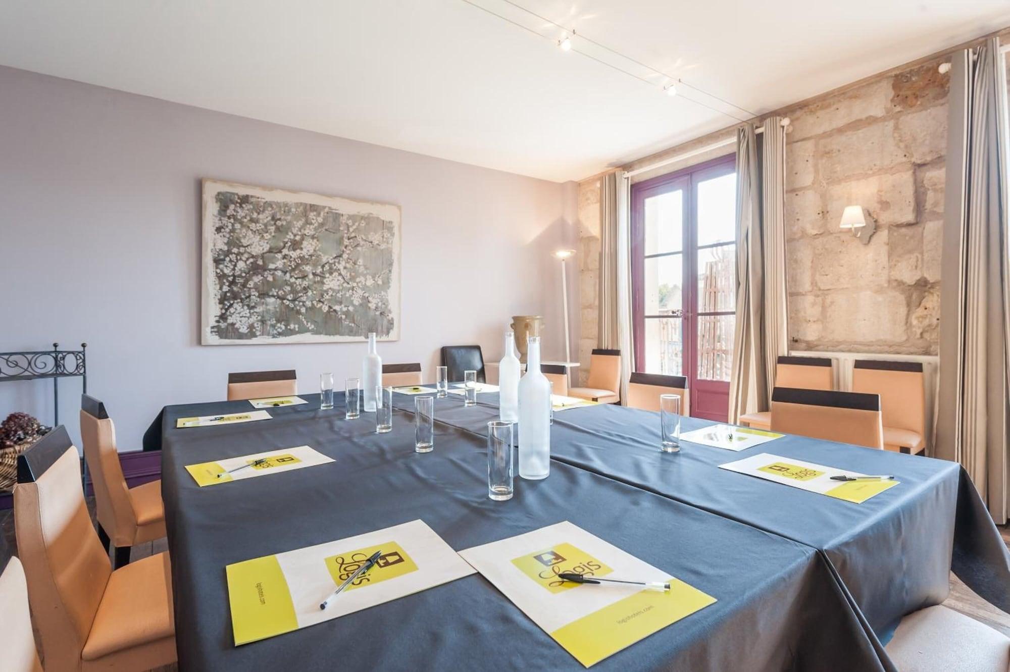 Sala de Reuniones Hôtel les Glycines