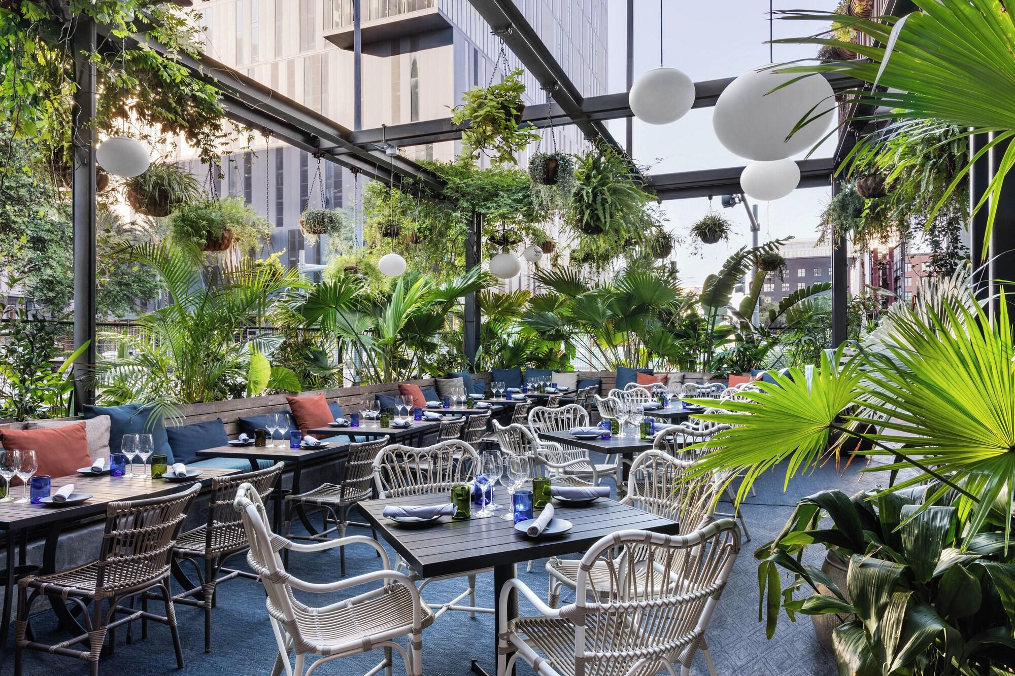 Varios Copper Vine Winepub & Inn