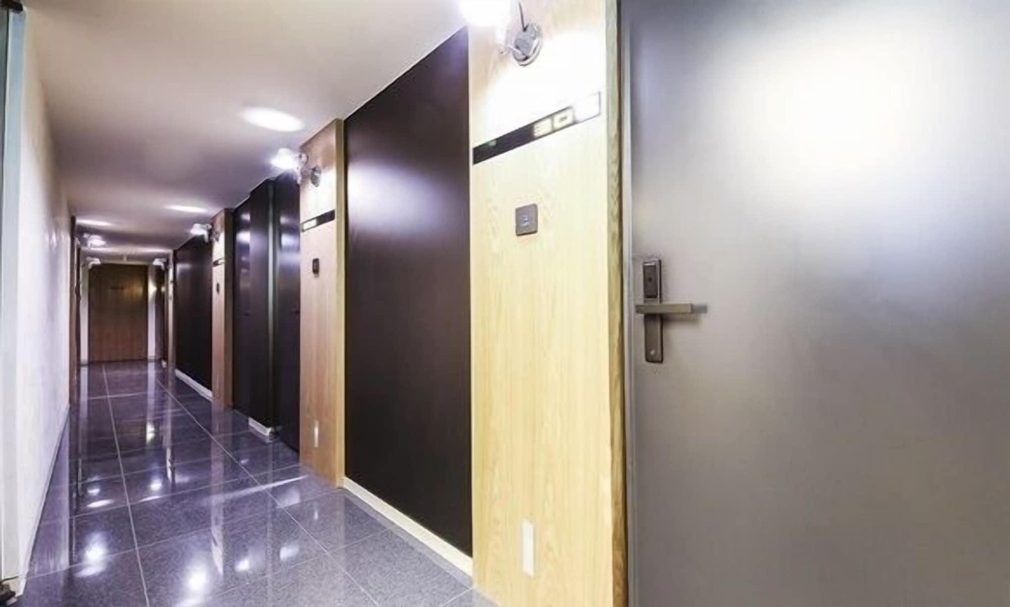 Varios Jamsil Delight Hotel