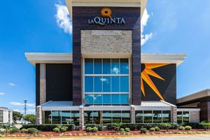 Alojamiento - La Quinta Inn & Suites by Wyndham Dallas I-35 Walnut Hill Ln