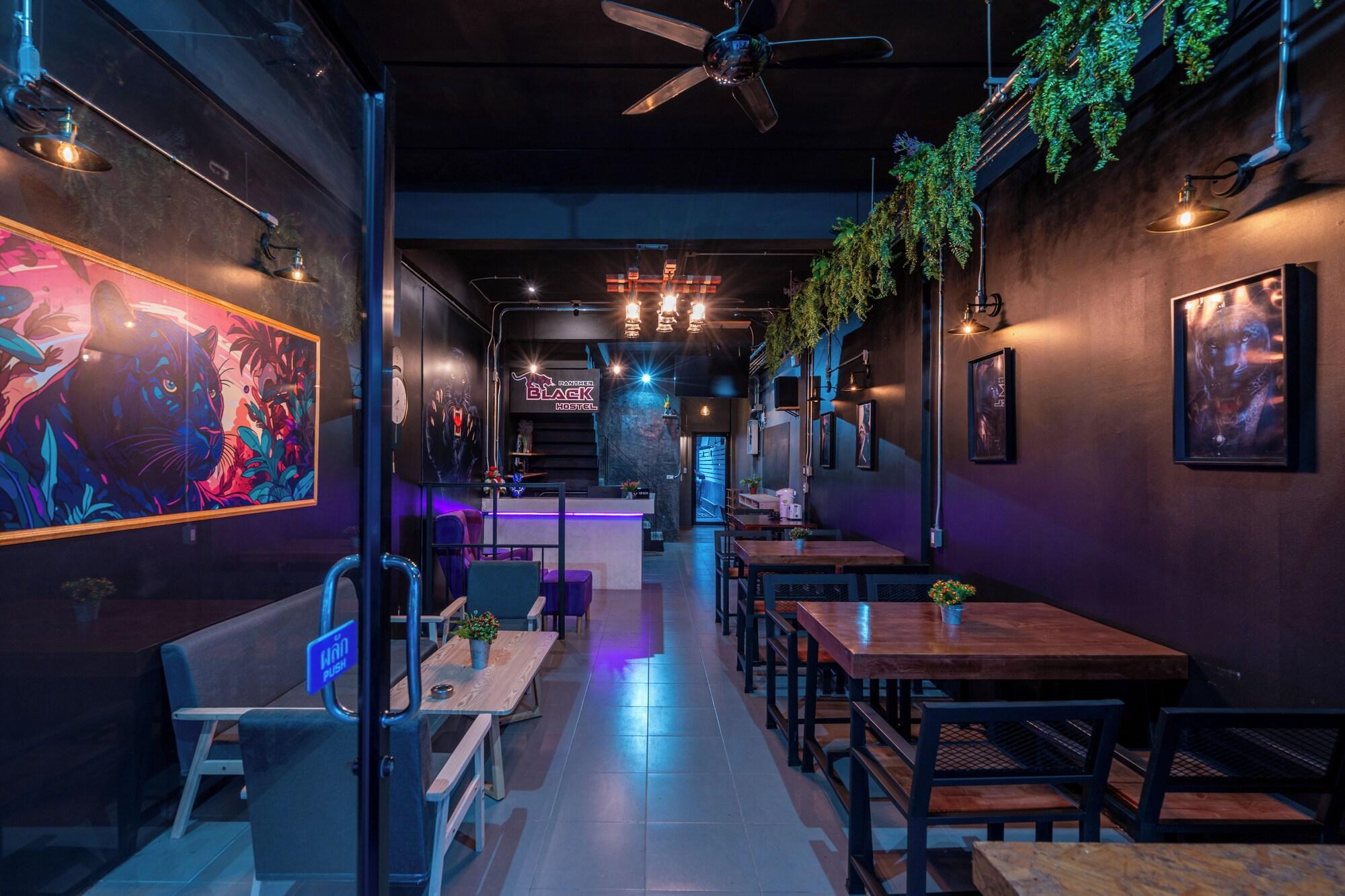 Sala de Reuniones Black Panther Hostel