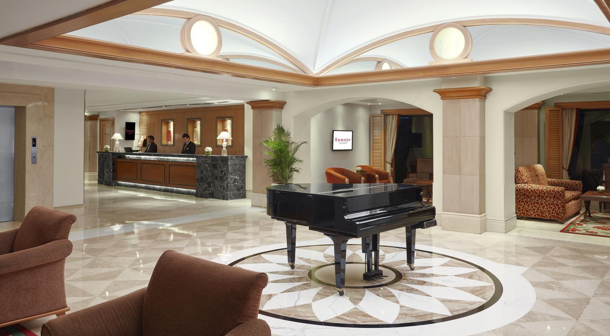 Vista Lobby Ramada Plaza by Wyndham Palm Grove