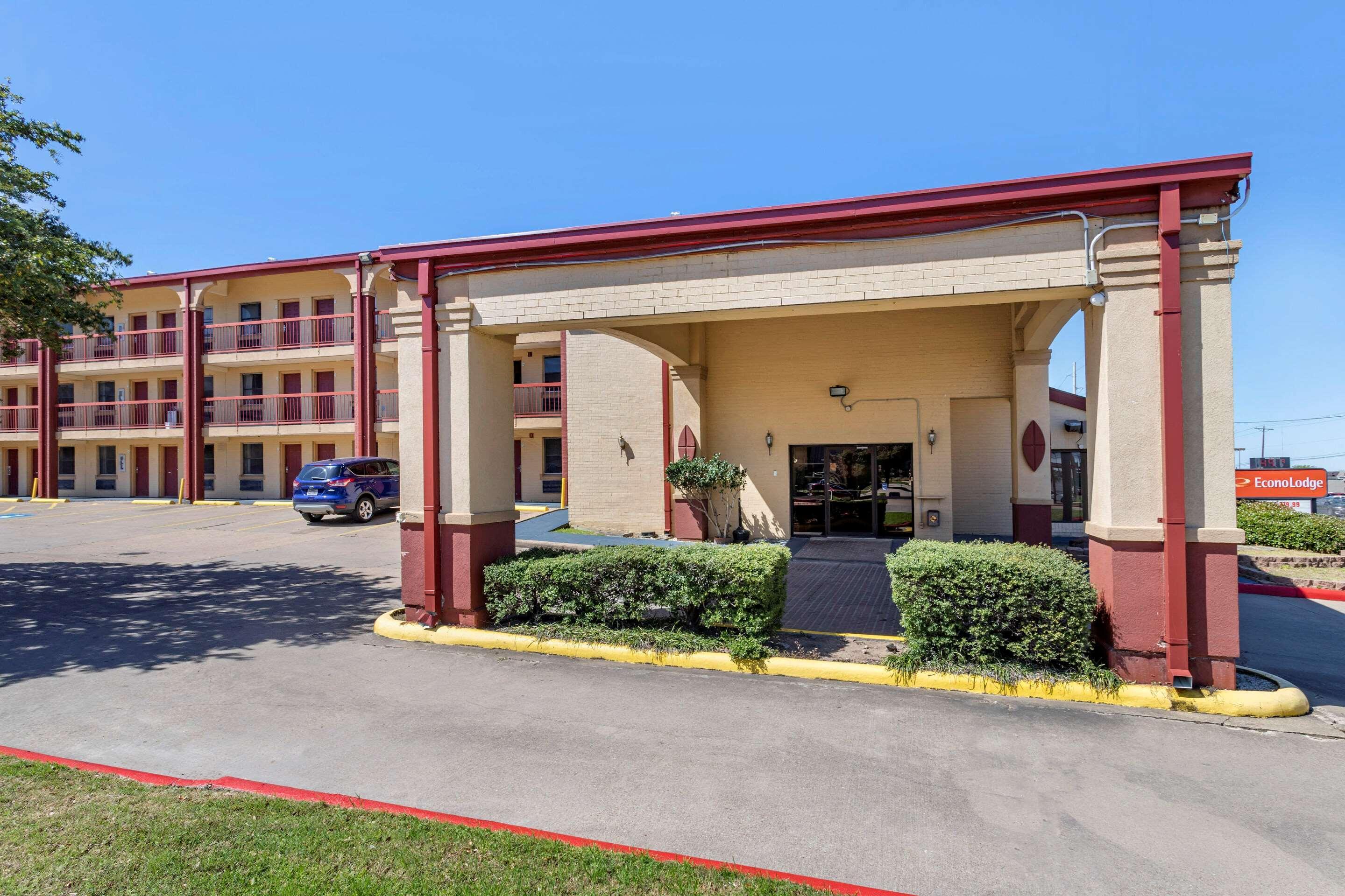 Vista Exterior Knights Inn College Station