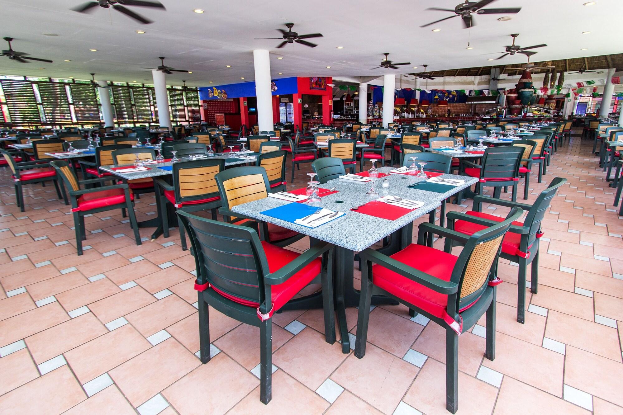 Restaurant Grand Decameron Complex Bucerias, A Trademark All-Inclusive Resort