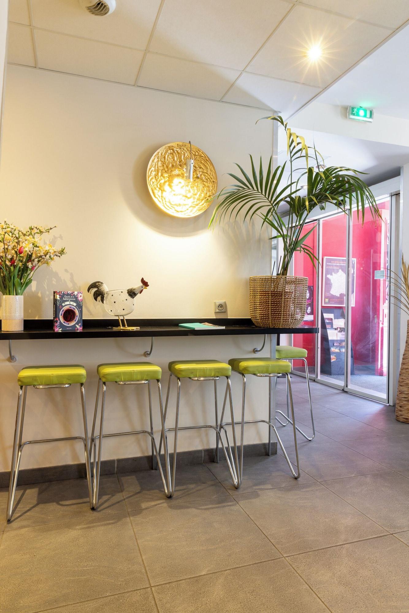 Vista Lobby ACCUEIL HOTEL PARIS PIGALLE MONTMARTRE – Hôtel rénové