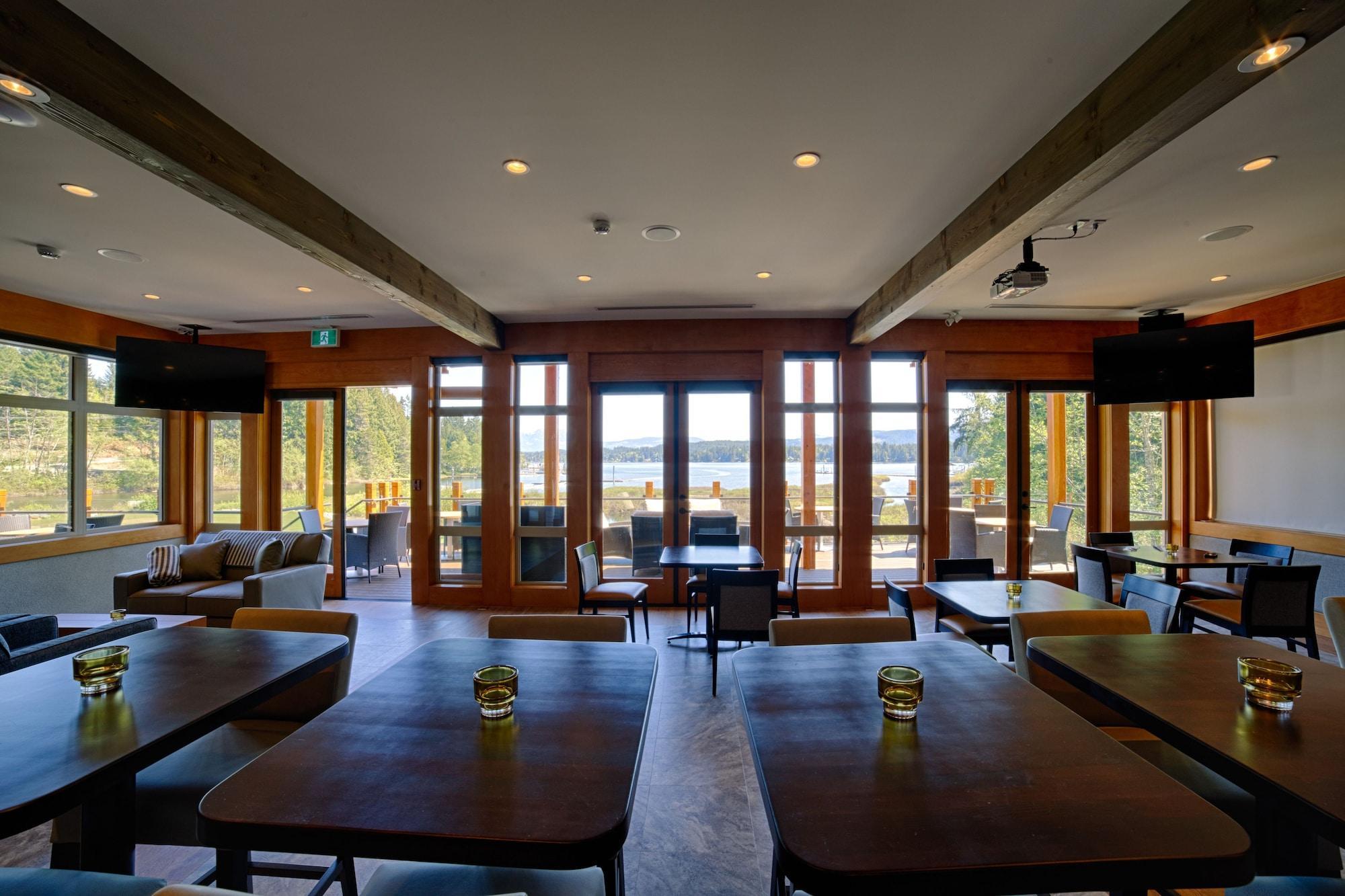 Vista Lobby Sproat Lake Landing Resort