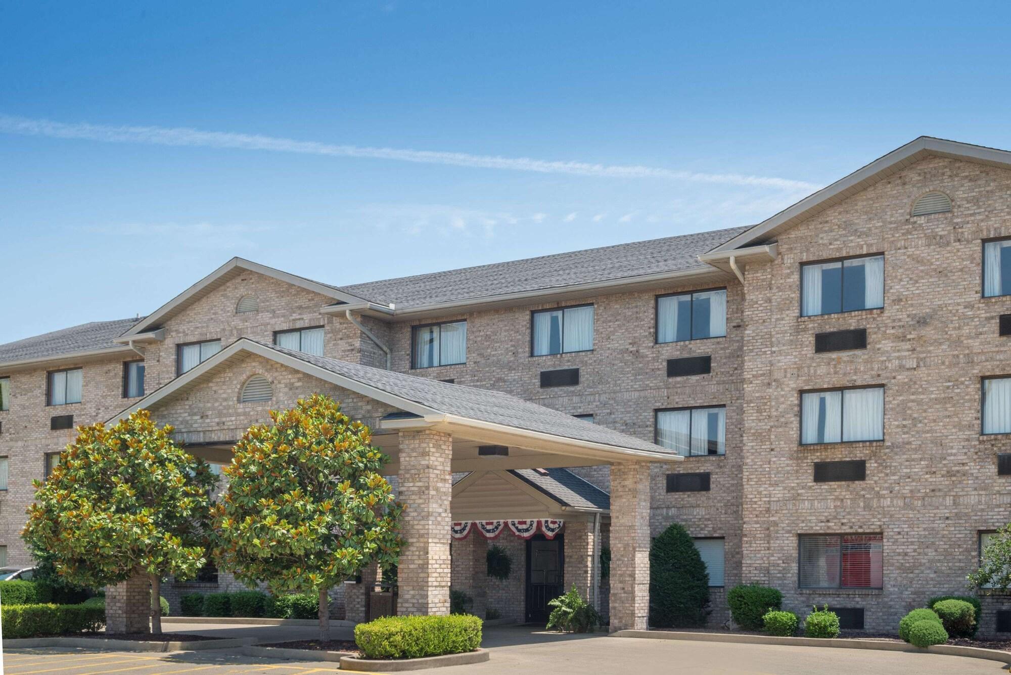 Varios Ramada by Wyndham Catlettsburg/Ashland