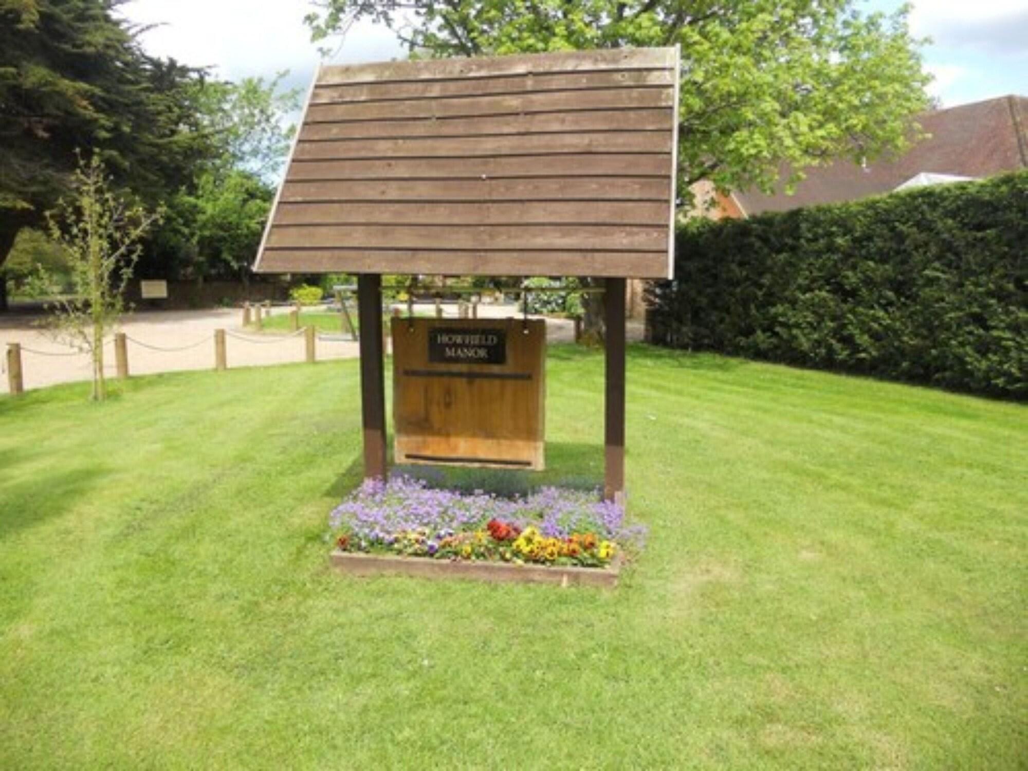 Vista Exterior Howfield Manor Hotel
