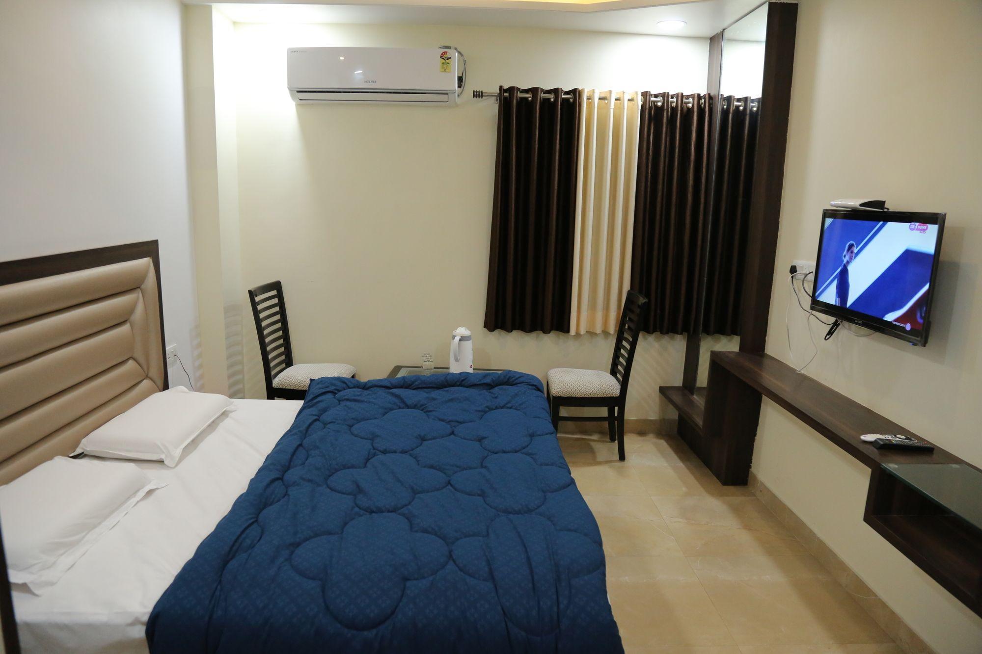 Habitación Hotel Lokpriya Inn