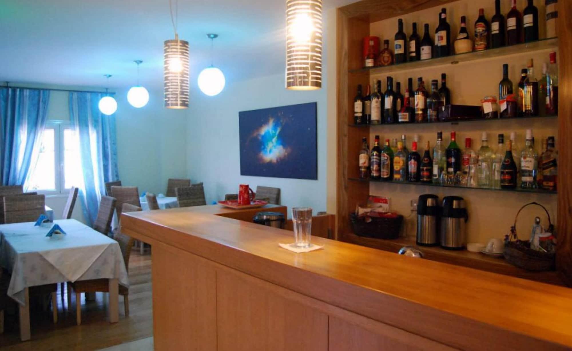 Bar/Salón Astrolabe Hotel